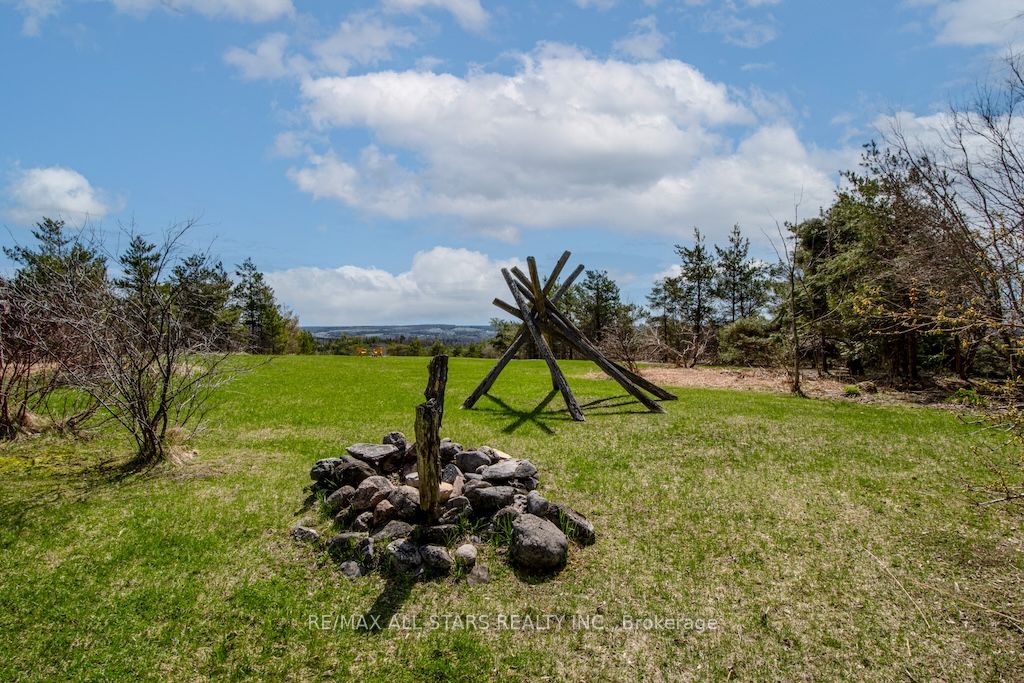 1013 Highway 7a Property Photo 4