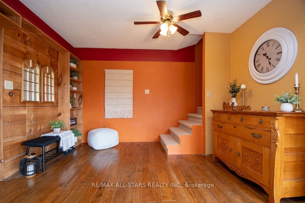 1013 Highway 7a Property Photo 9