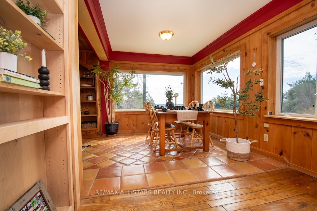 1013 Highway 7a Property Photo 11