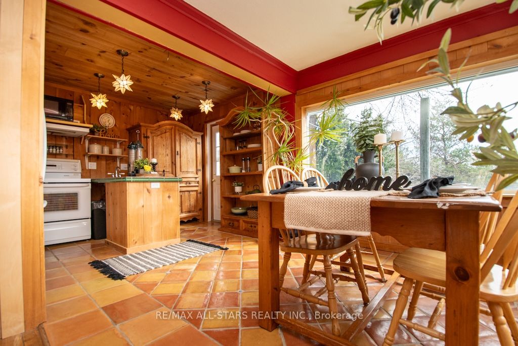 1013 Highway 7a Property Photo 13