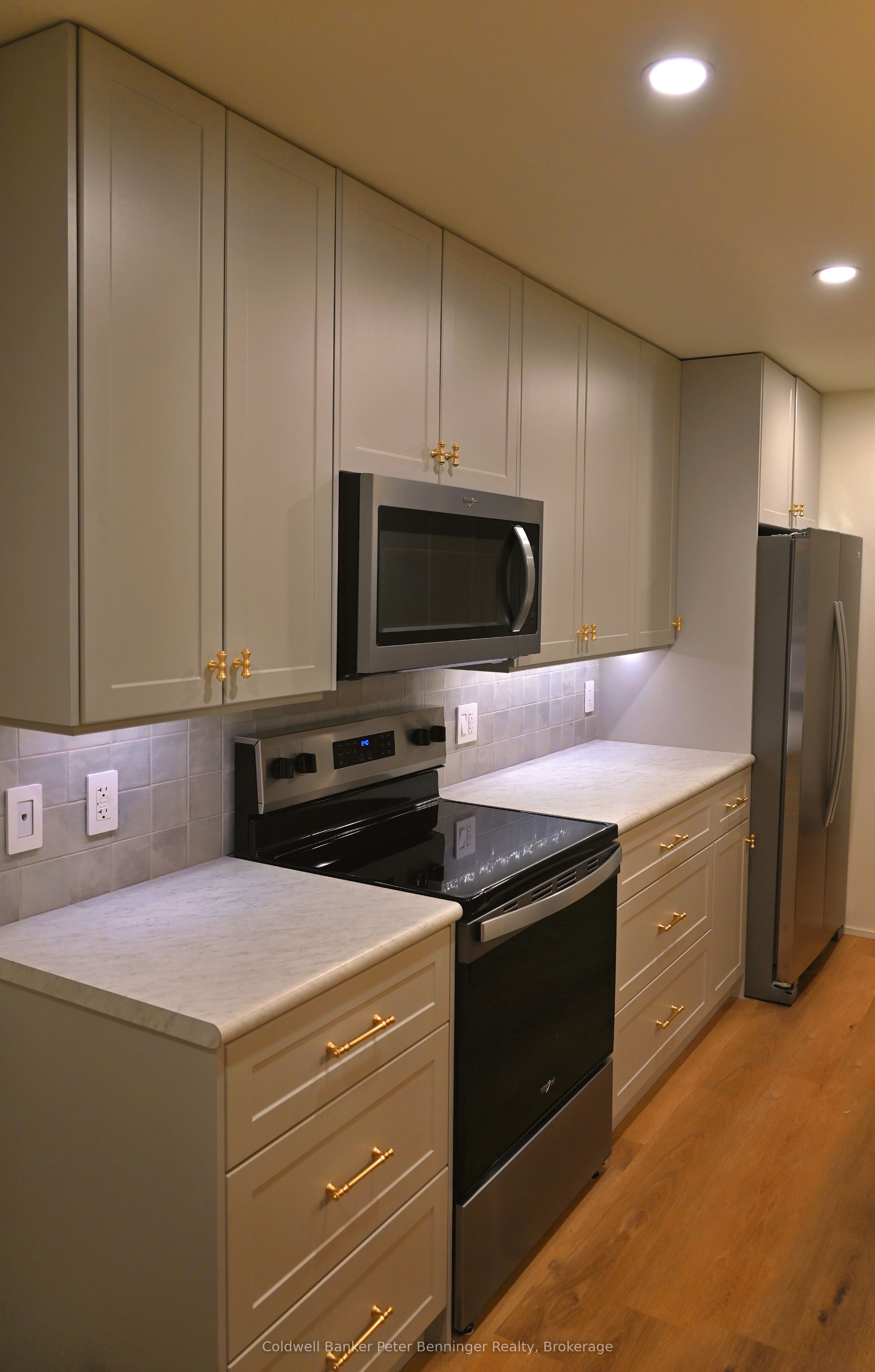 232 Railway Street Property Photo 4
