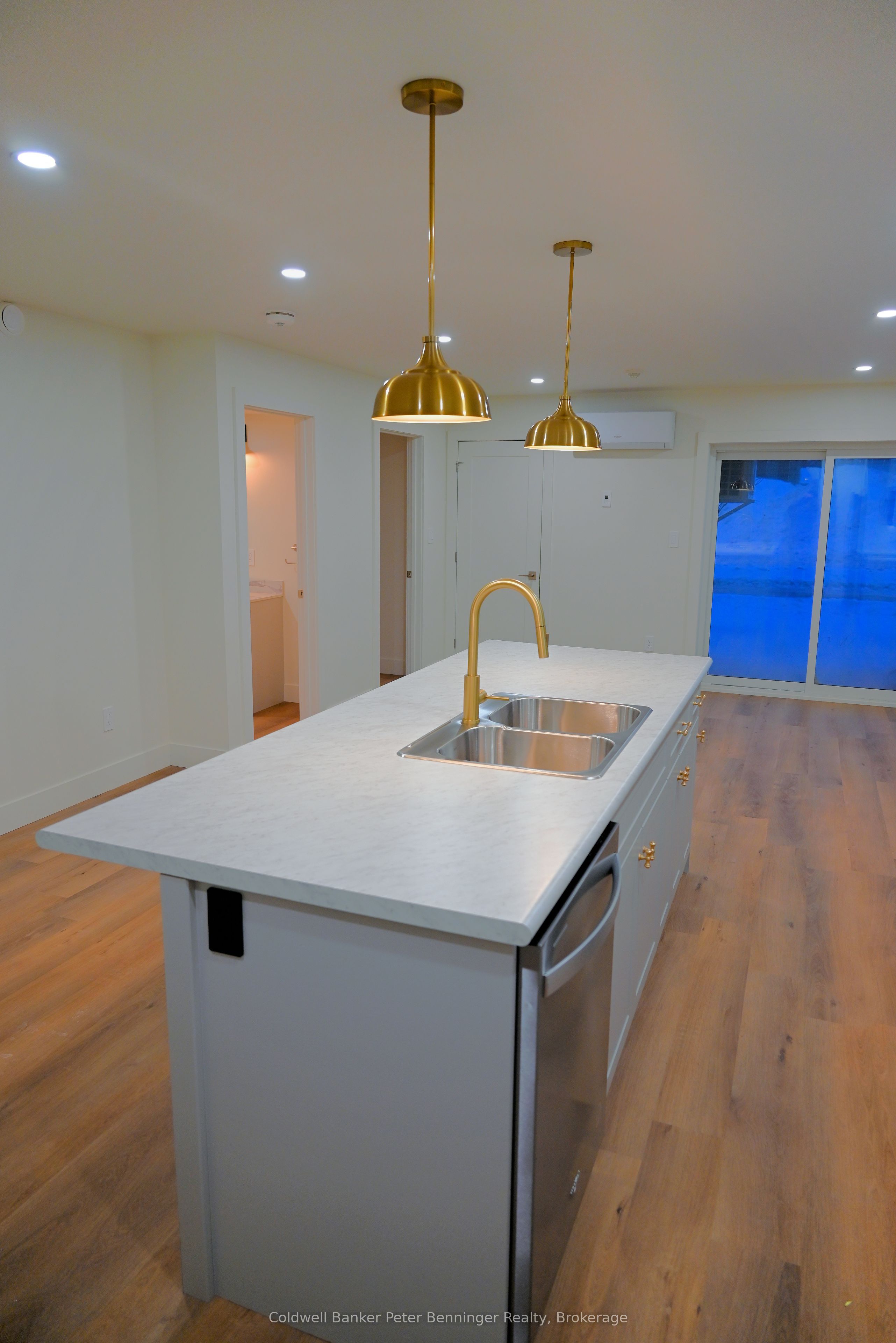 232 Railway Street Property Photo 5