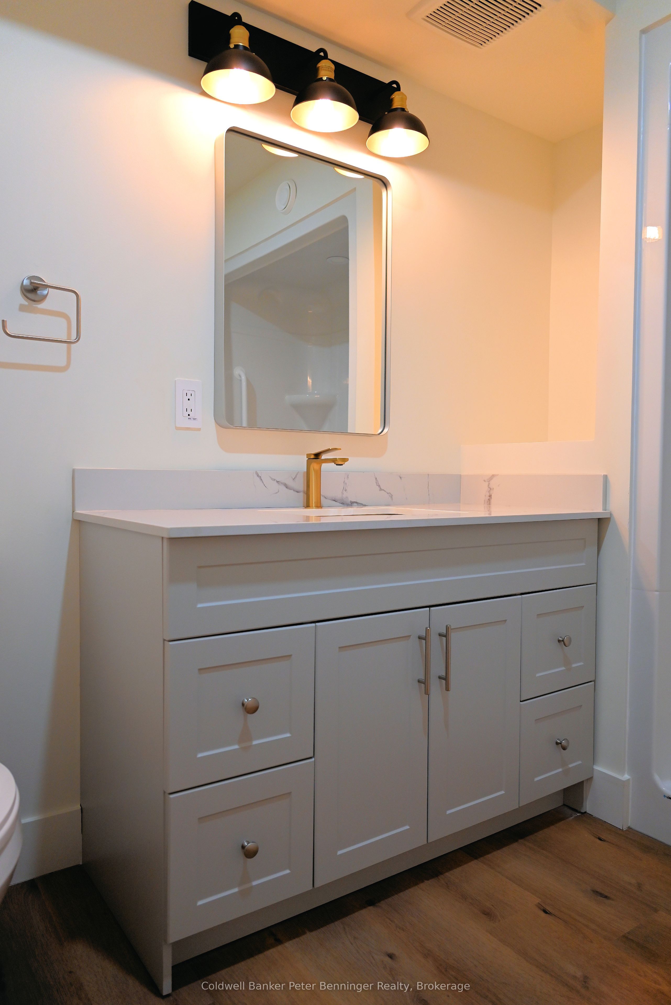232 Railway Street Property Photo 12