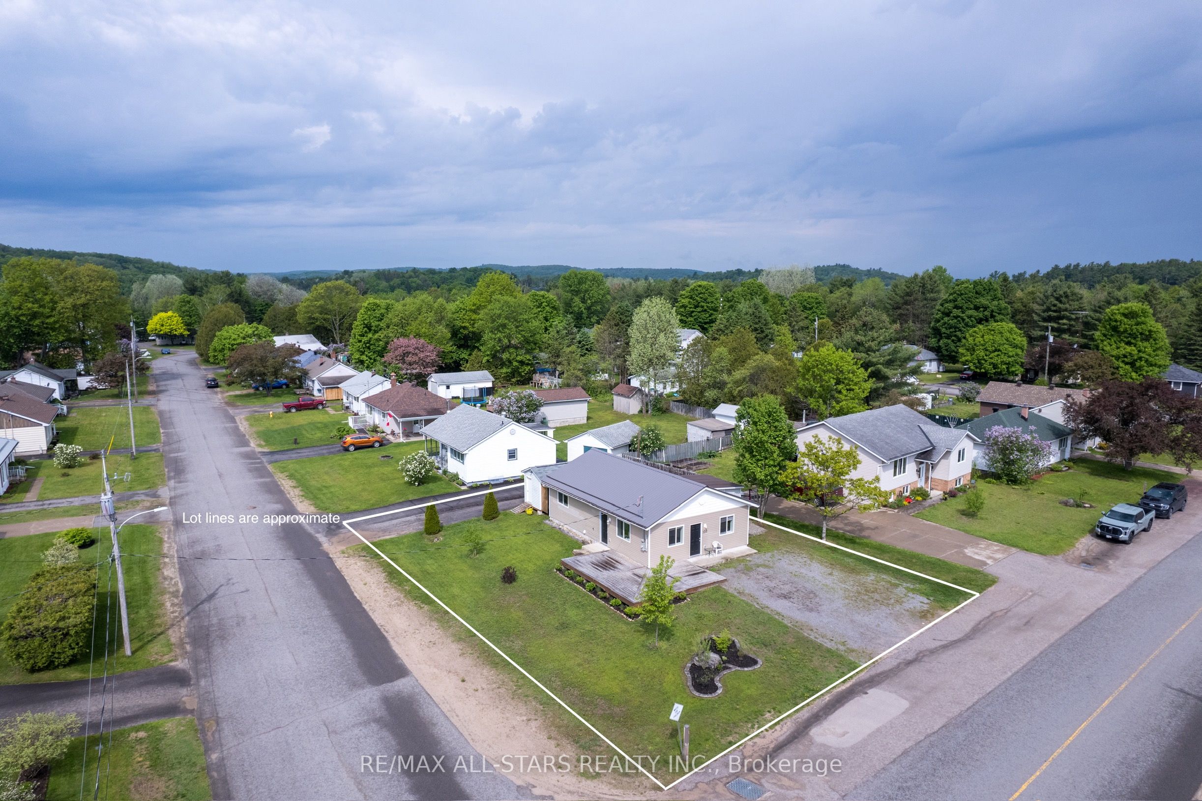 132 Newkirk Boulevard Property Photo 2
