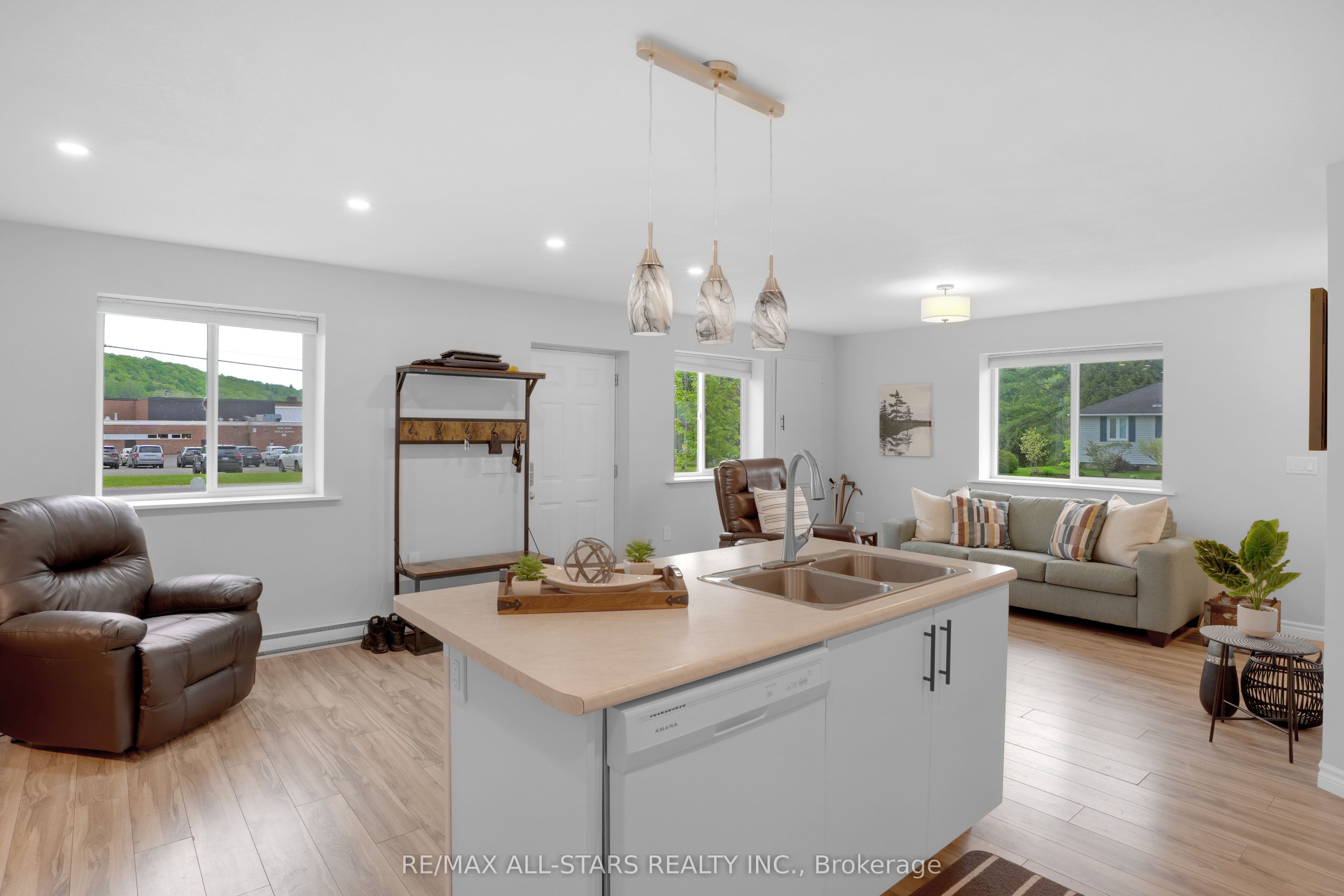 132 Newkirk Boulevard Property Photo 7