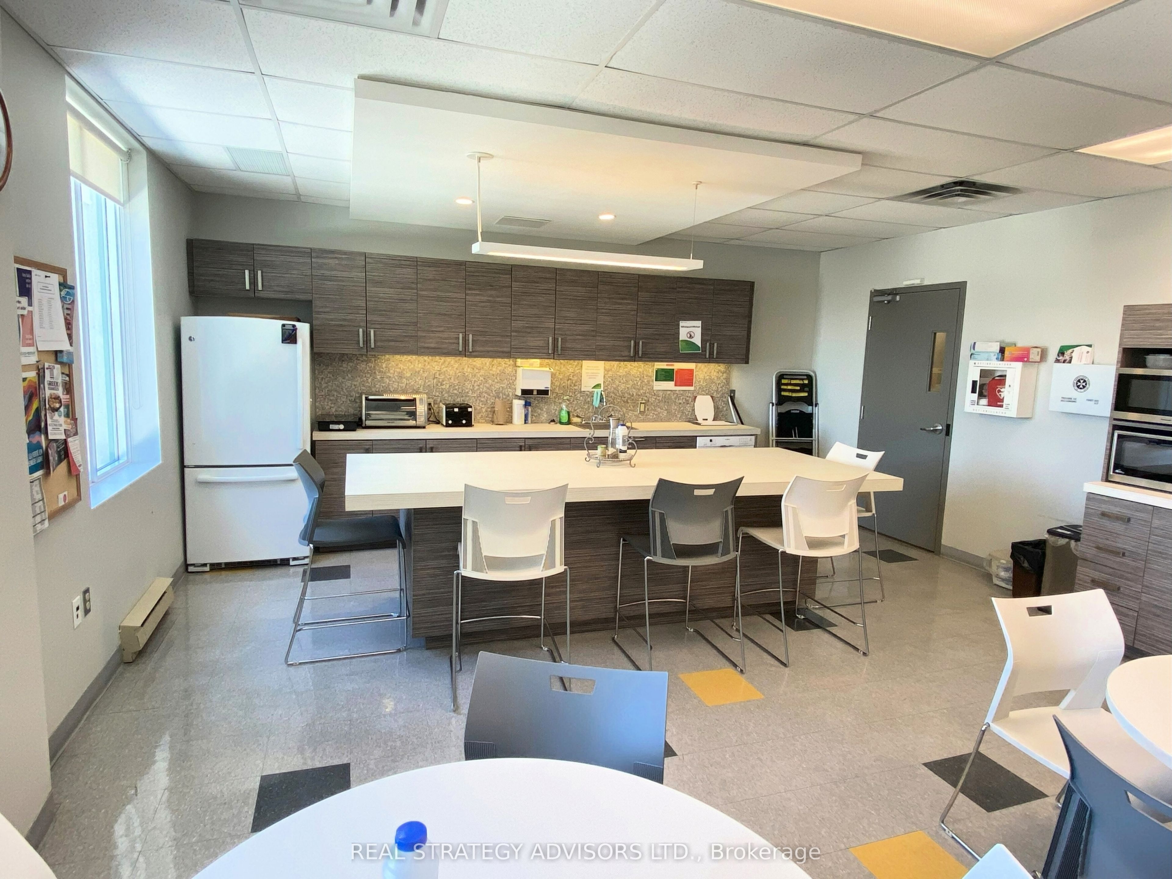 #300 & 400 - 290 Dupuis Street Property Photo 2