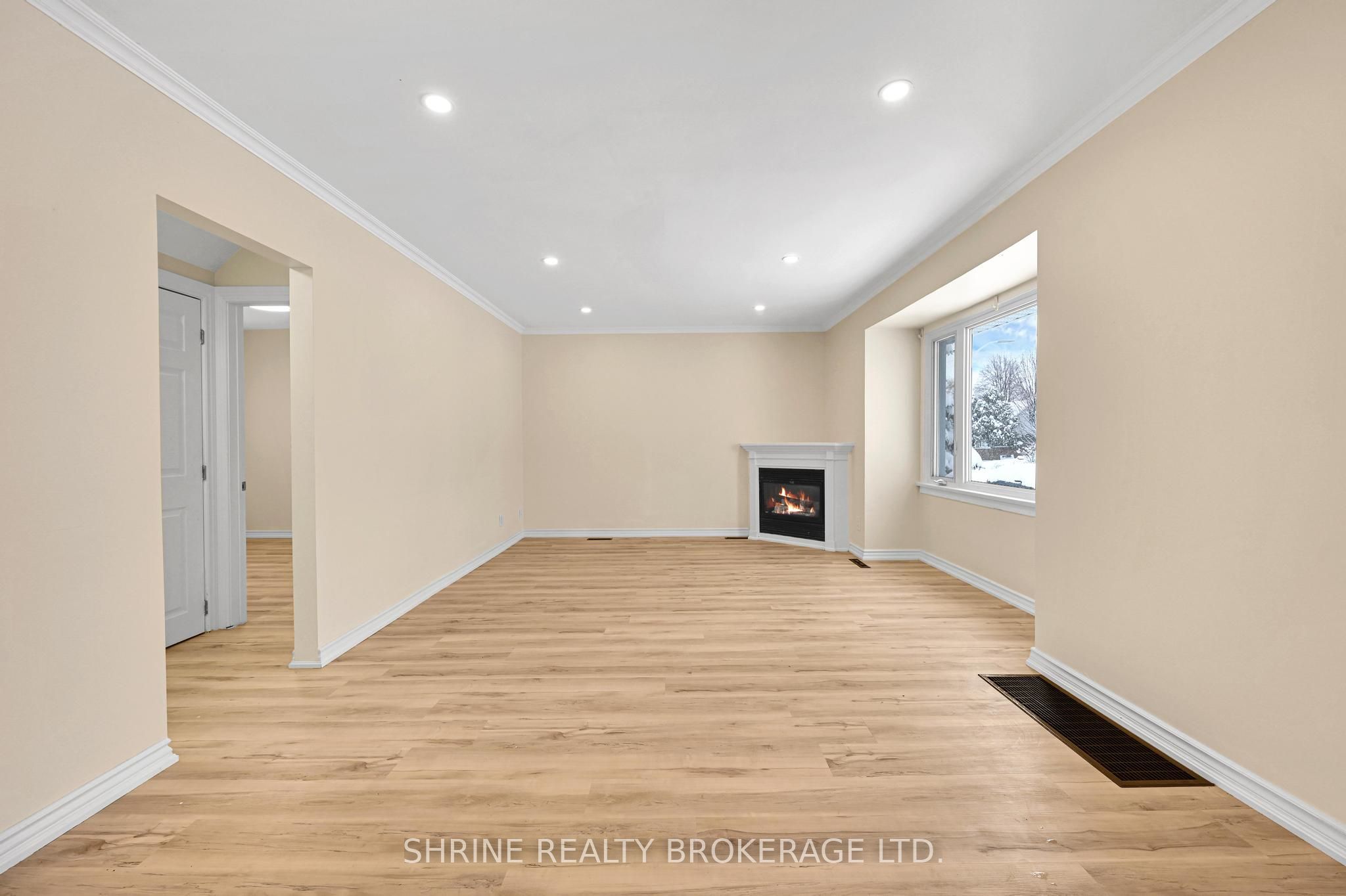 372 Flanders Row E Property Photo 9
