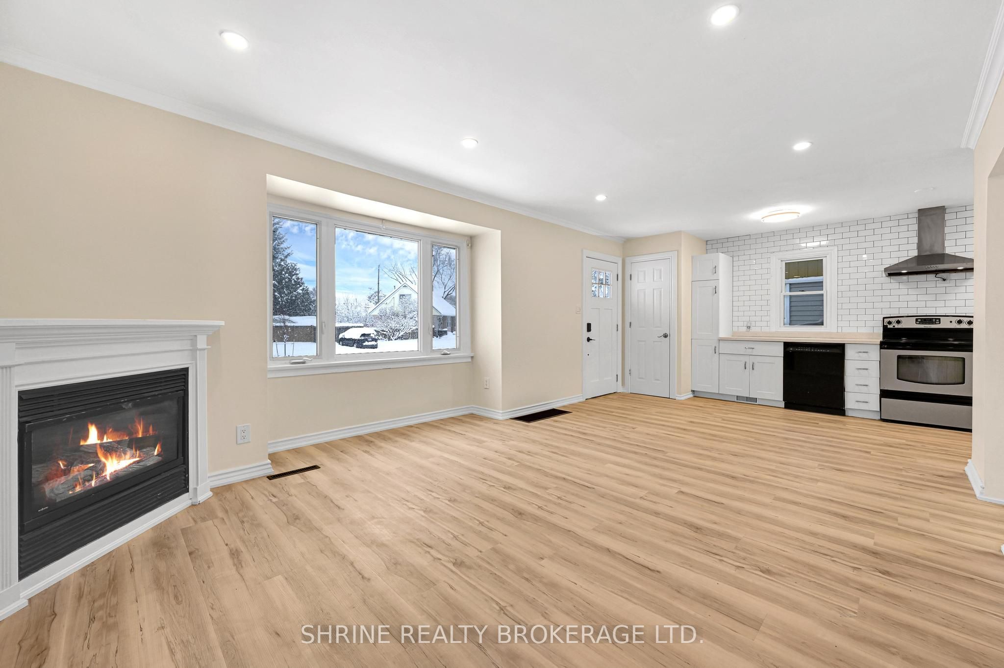 372 Flanders Row E Property Photo 10