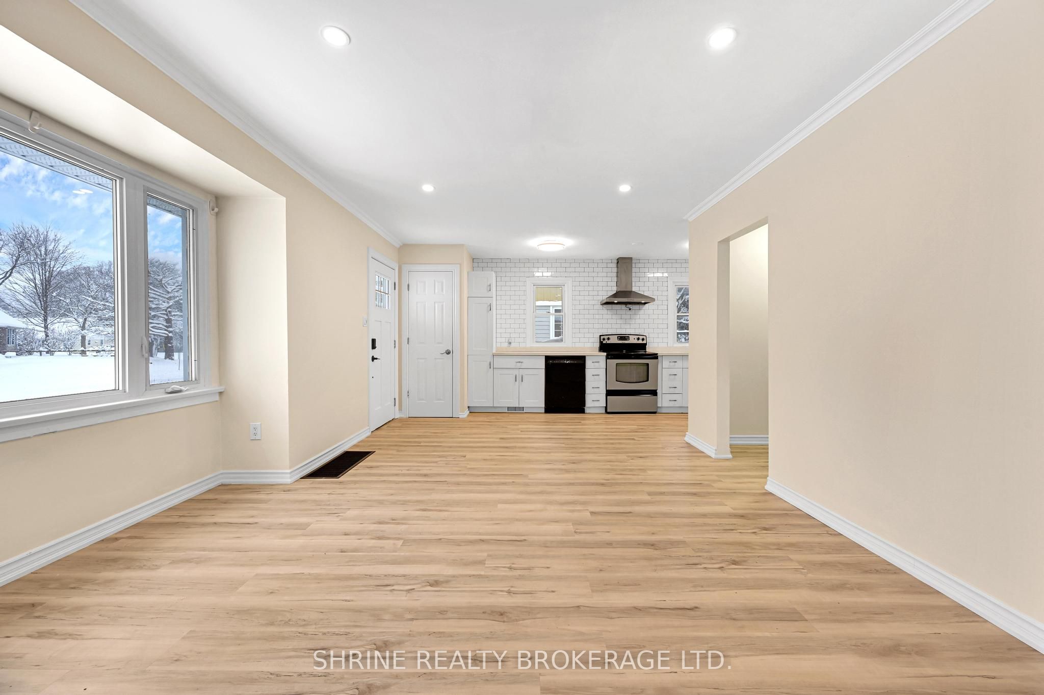 372 Flanders Row E Property Photo 12