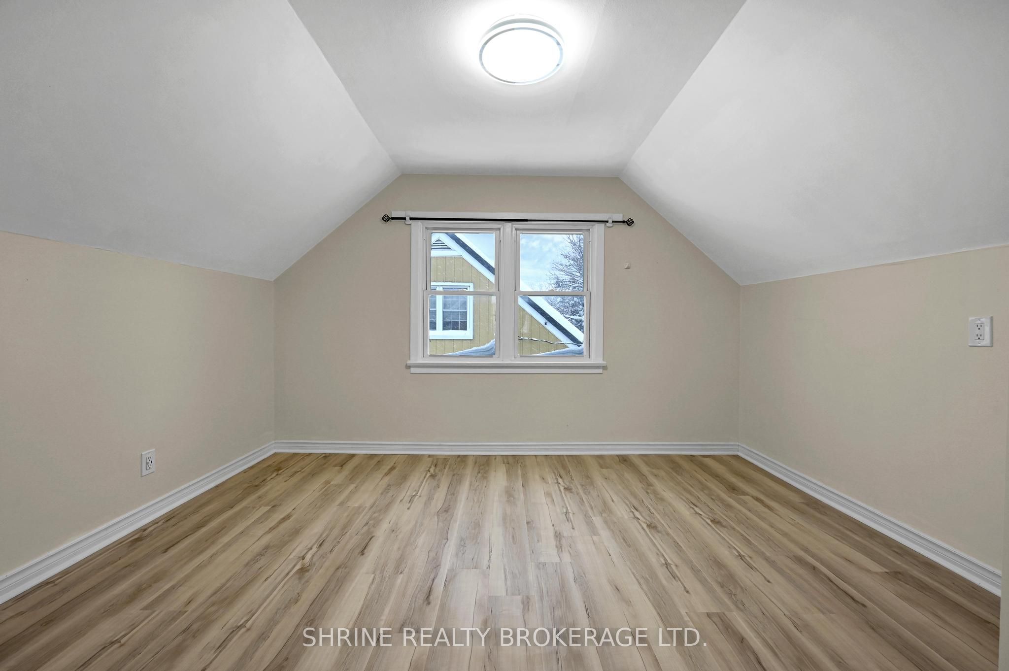 372 Flanders Row E Property Photo 23