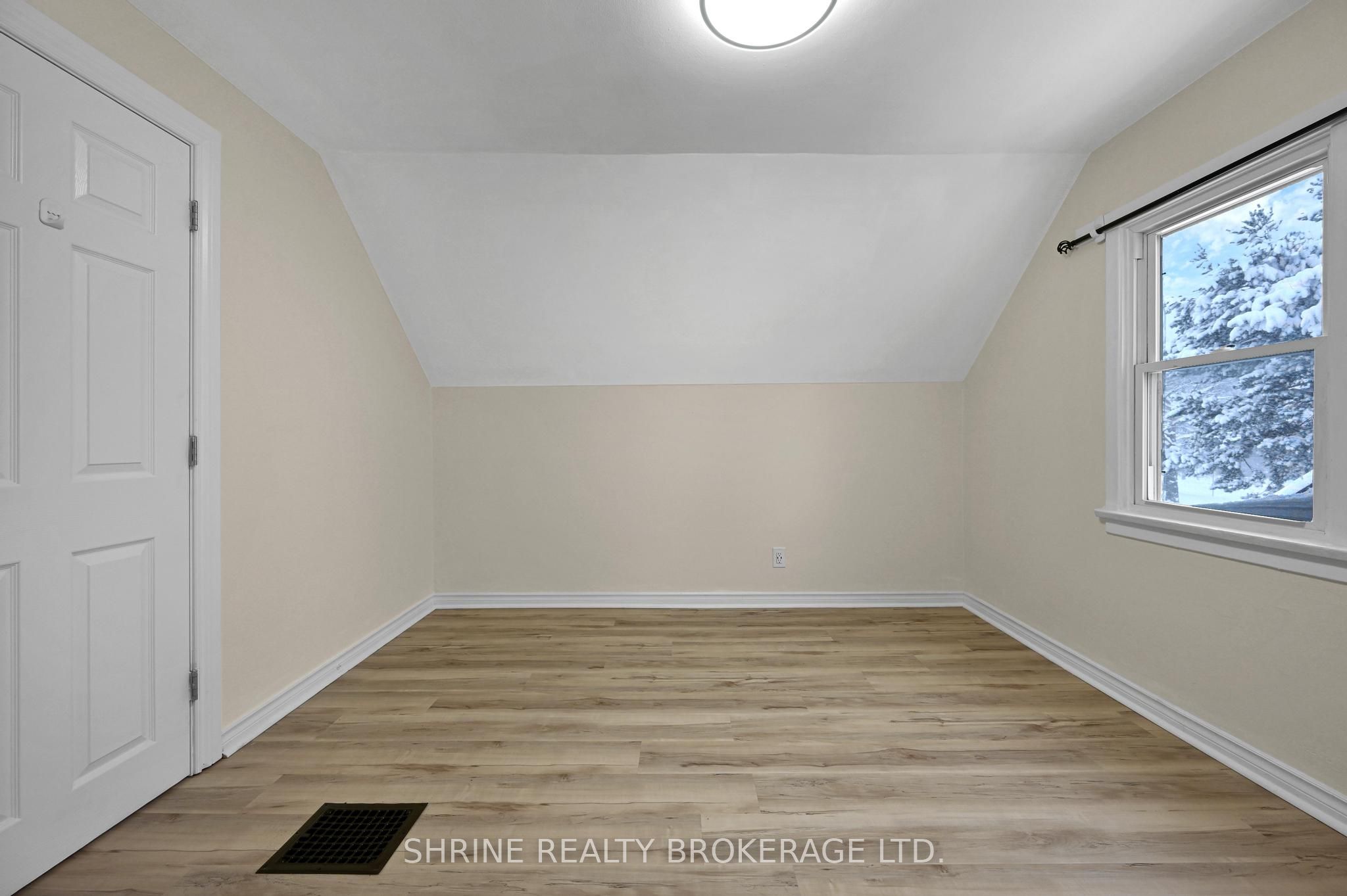 372 Flanders Row E Property Photo 24