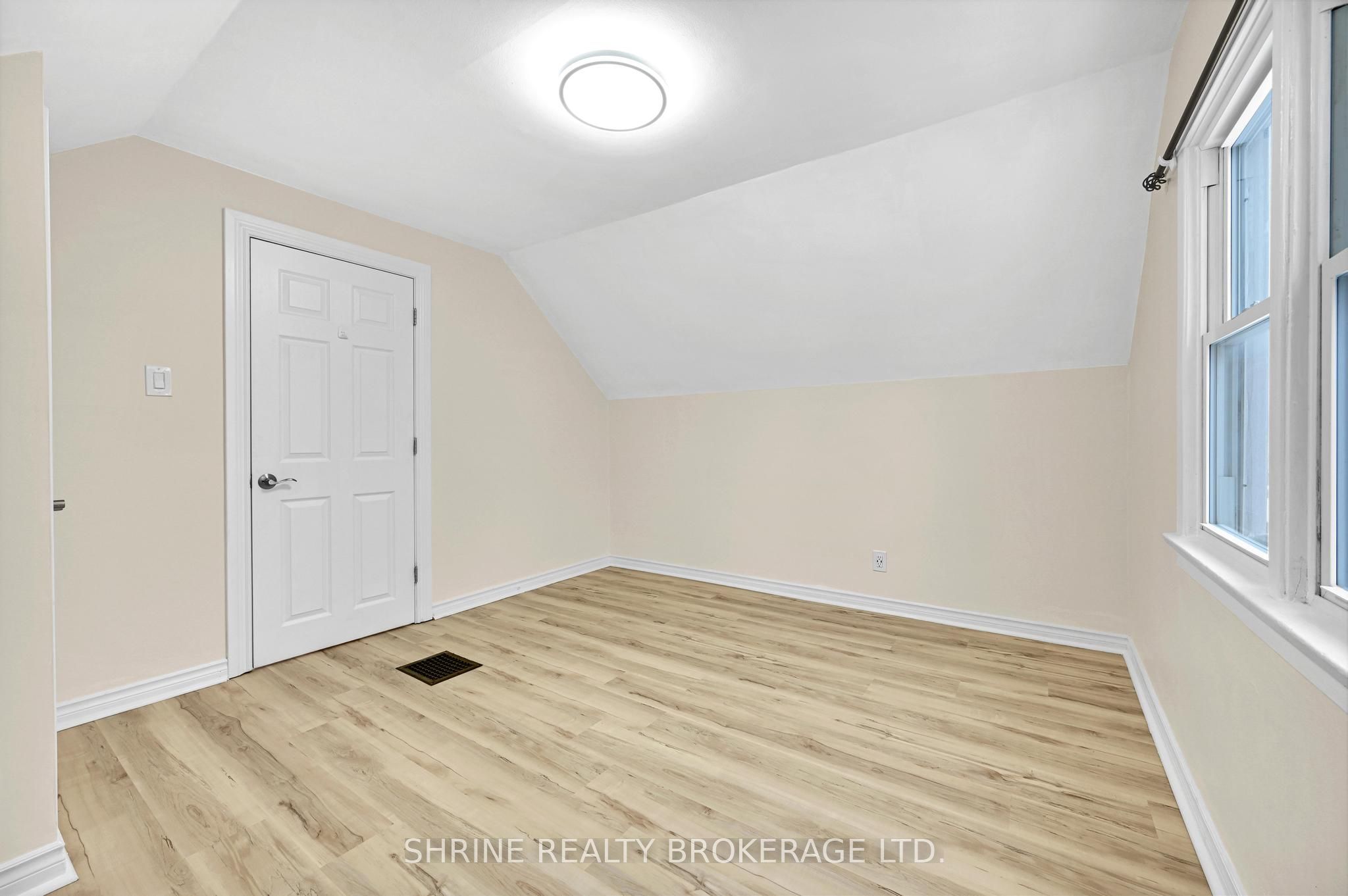372 Flanders Row E Property Photo 25