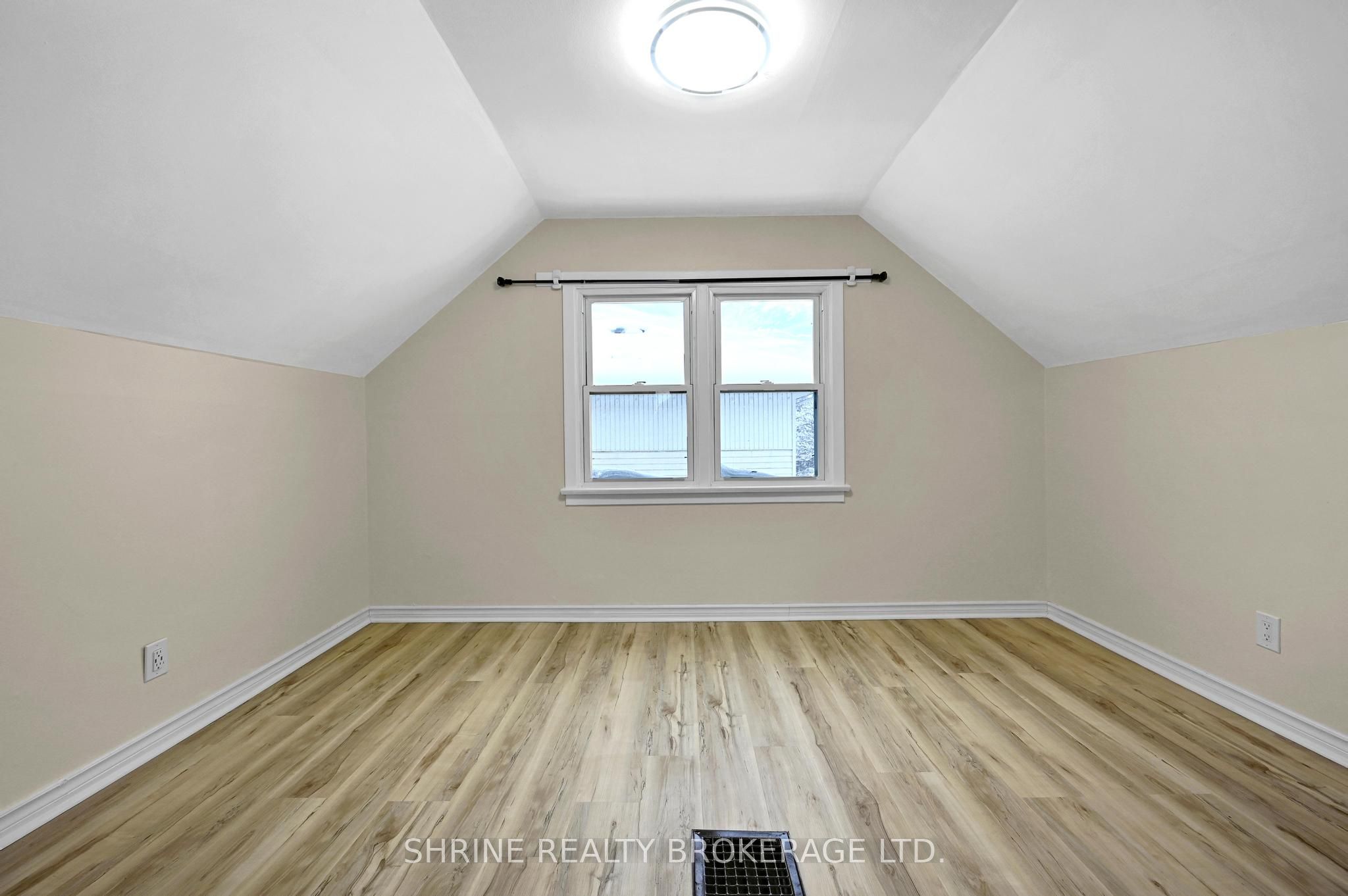 372 Flanders Row E Property Photo 26