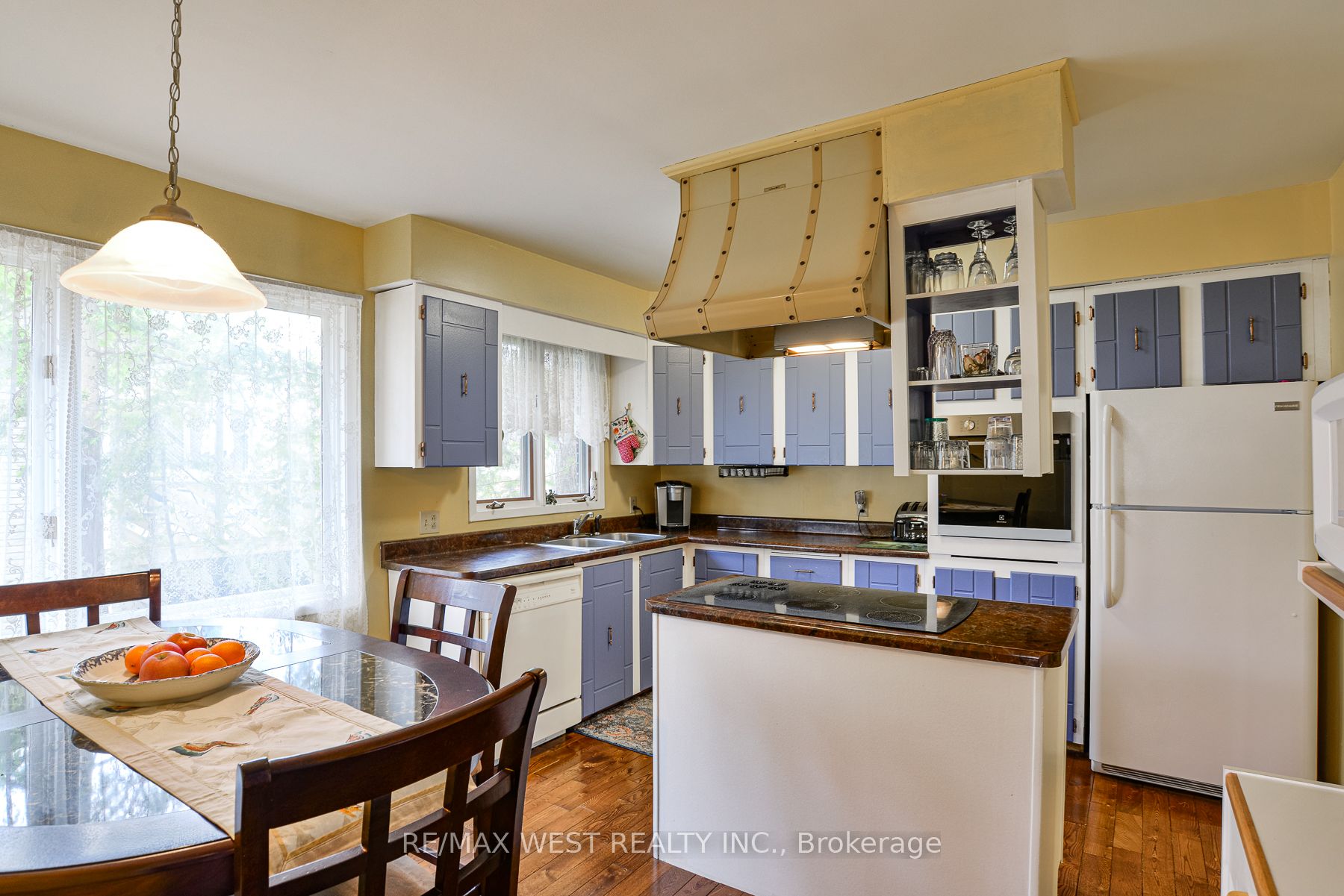 640 David Street Property Photo 4