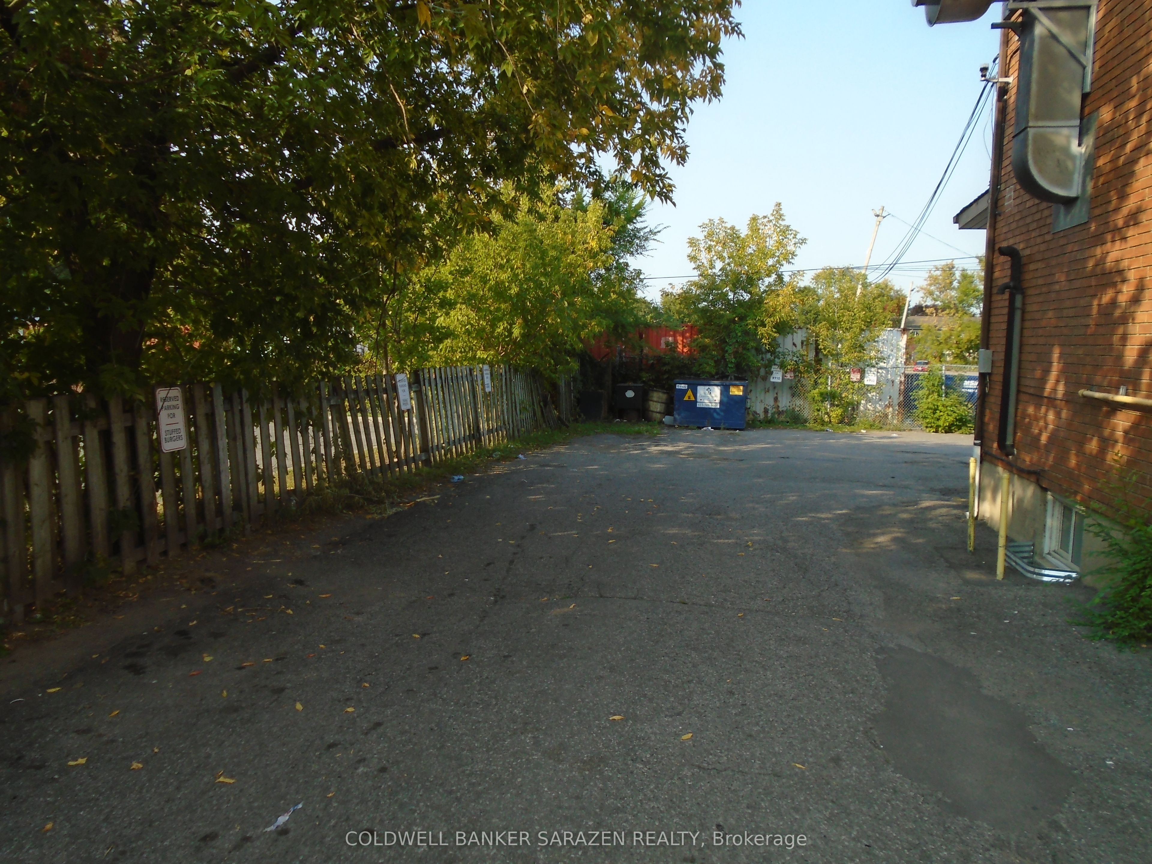 912 St Laurent Boulevard Property Photo 2