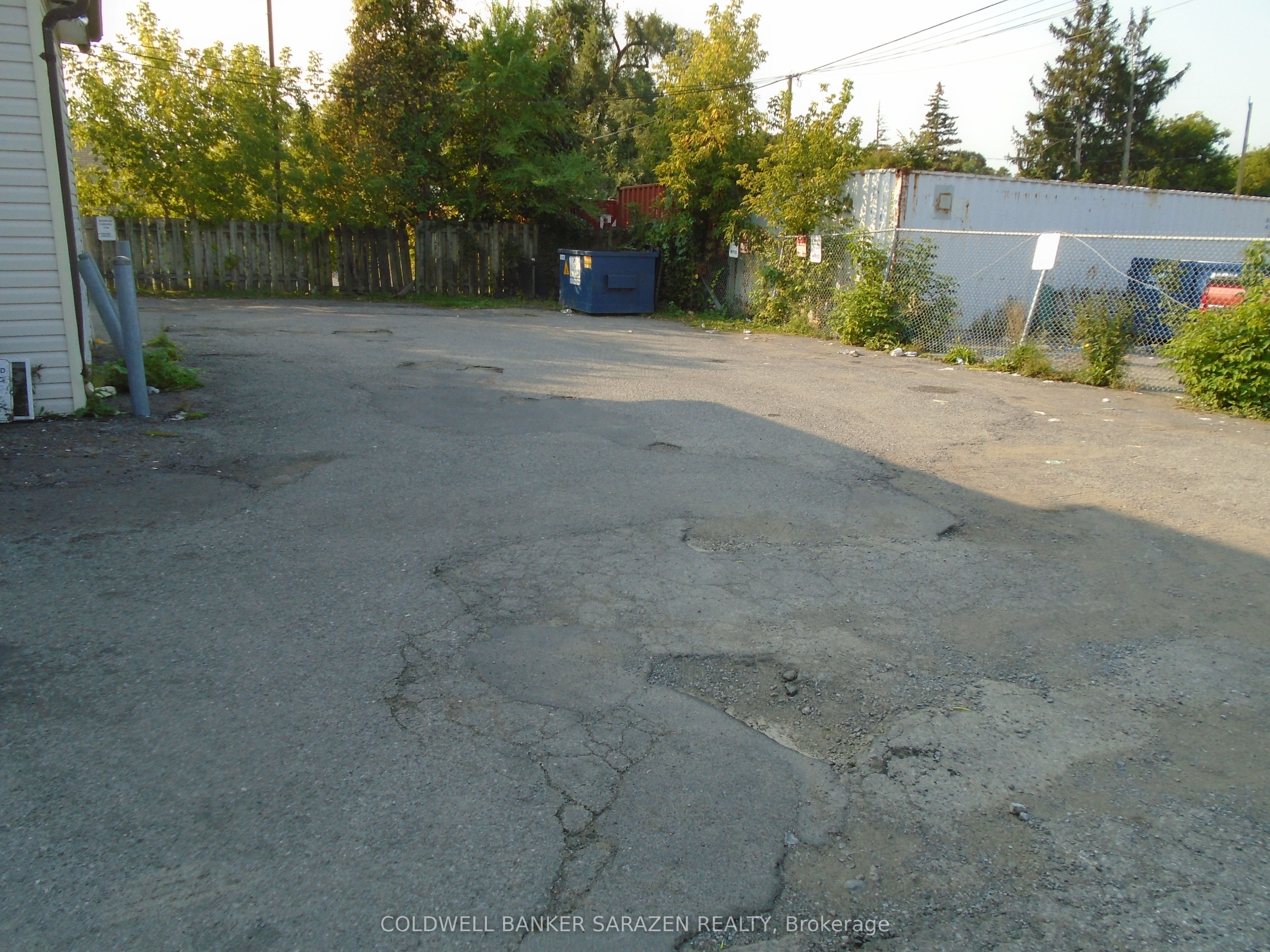 912 St Laurent Boulevard Property Photo 4