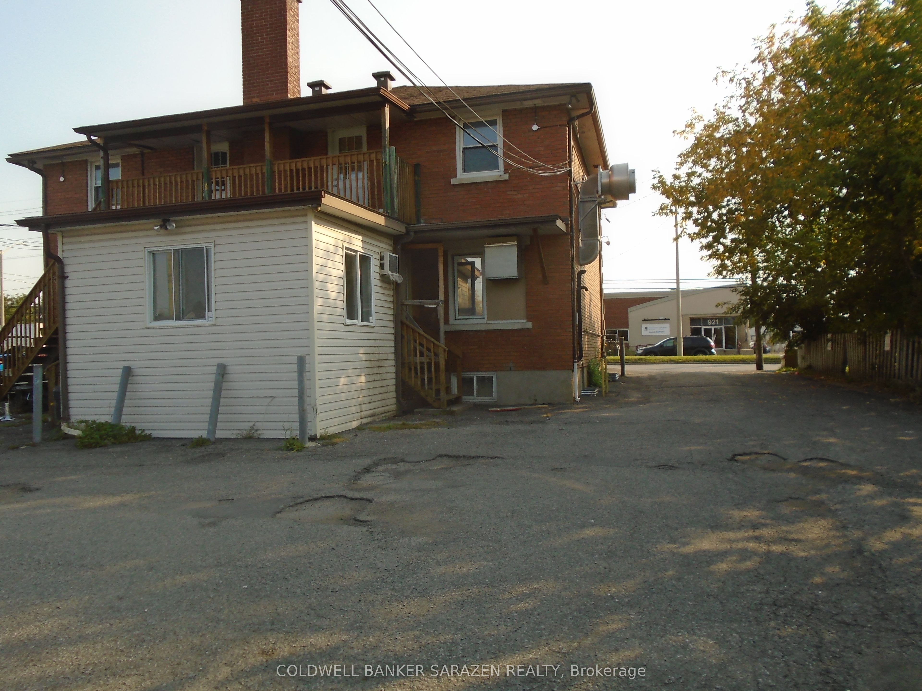 912 St Laurent Boulevard Property Photo 6