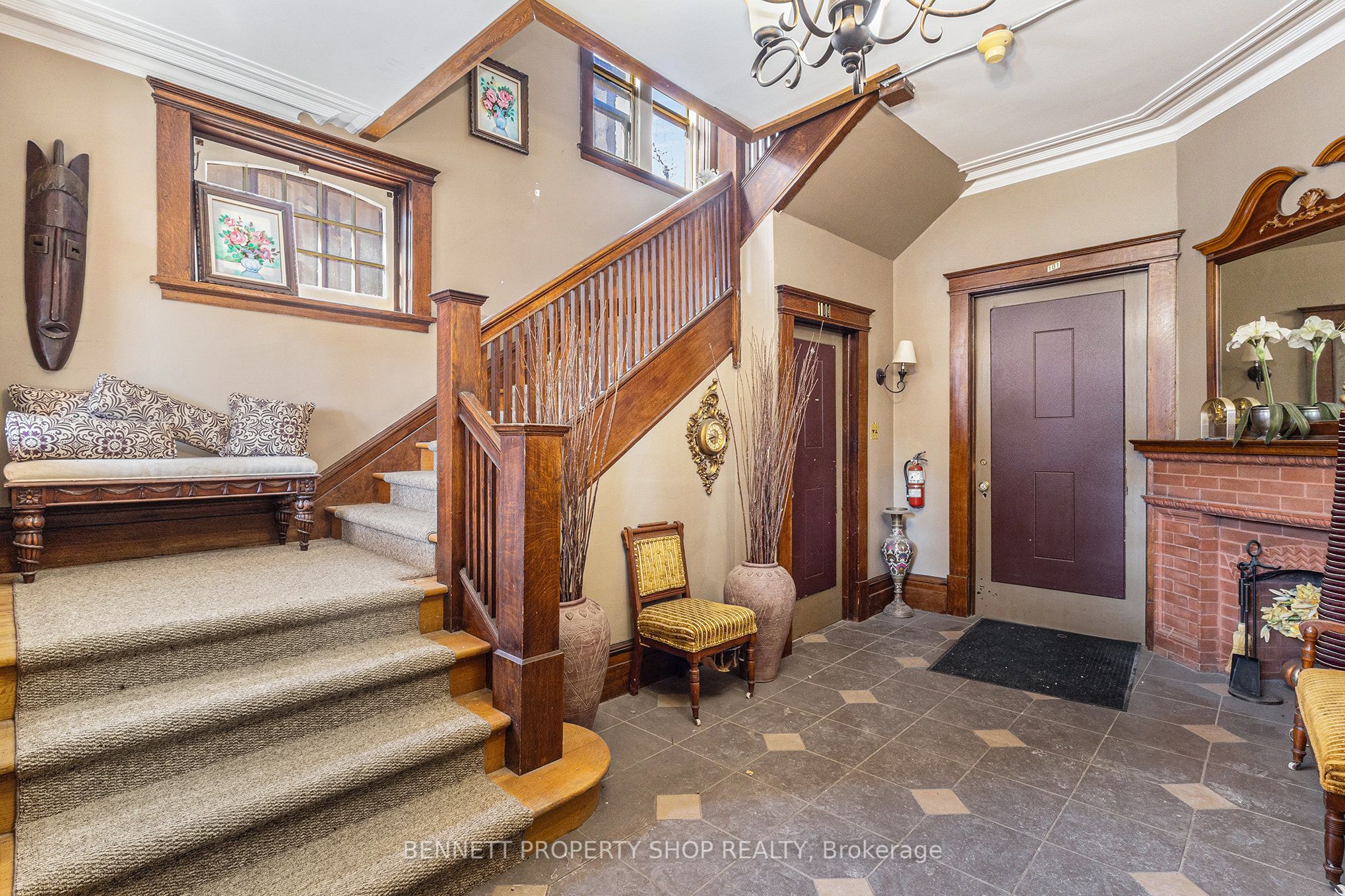 17 Marlborough Ave Property Photo 3