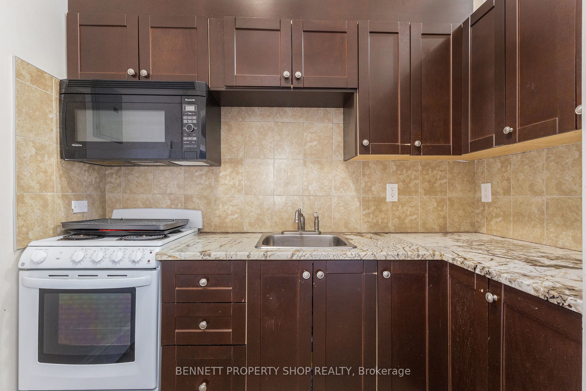 17 Marlborough Ave Property Photo 6