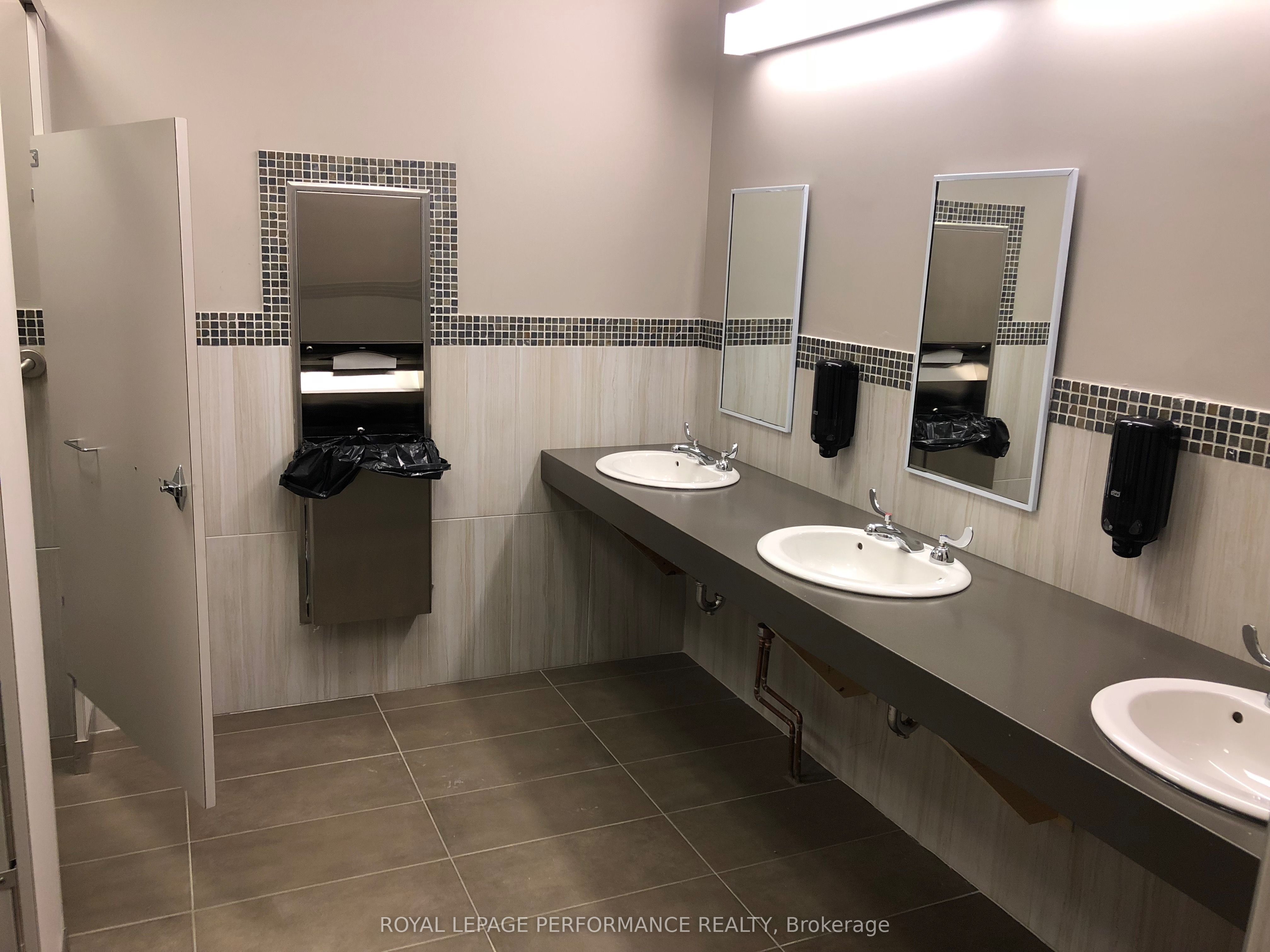 4473 Innes Rd Property Photo 8
