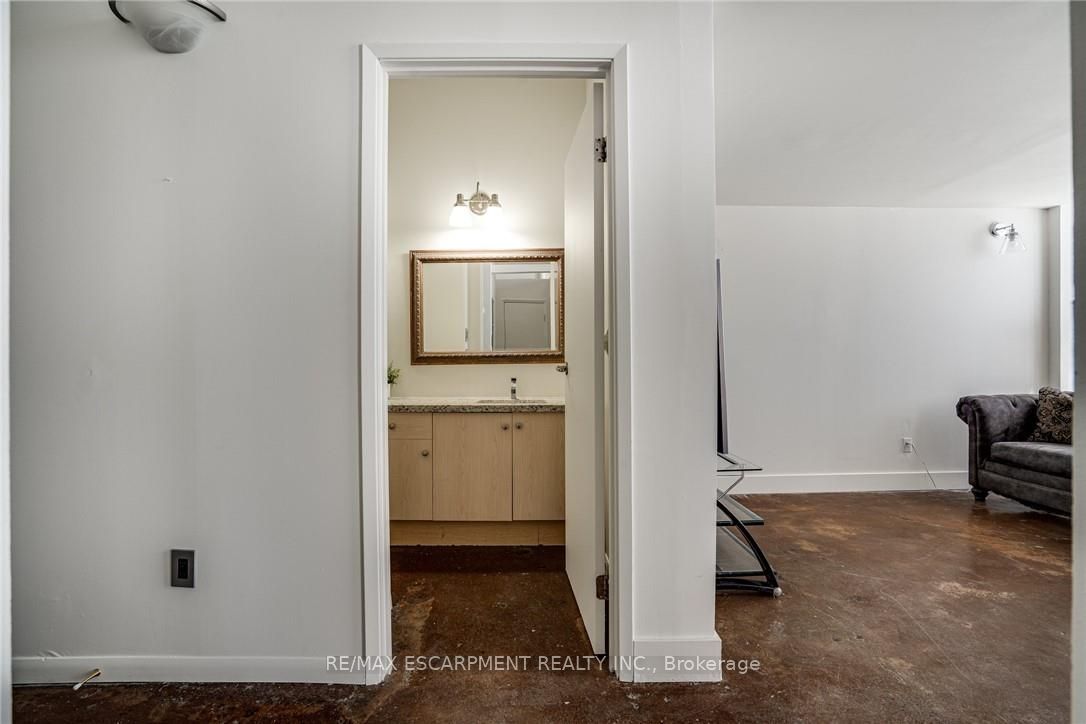 11 Rebecca Street 401 Property Photo 4