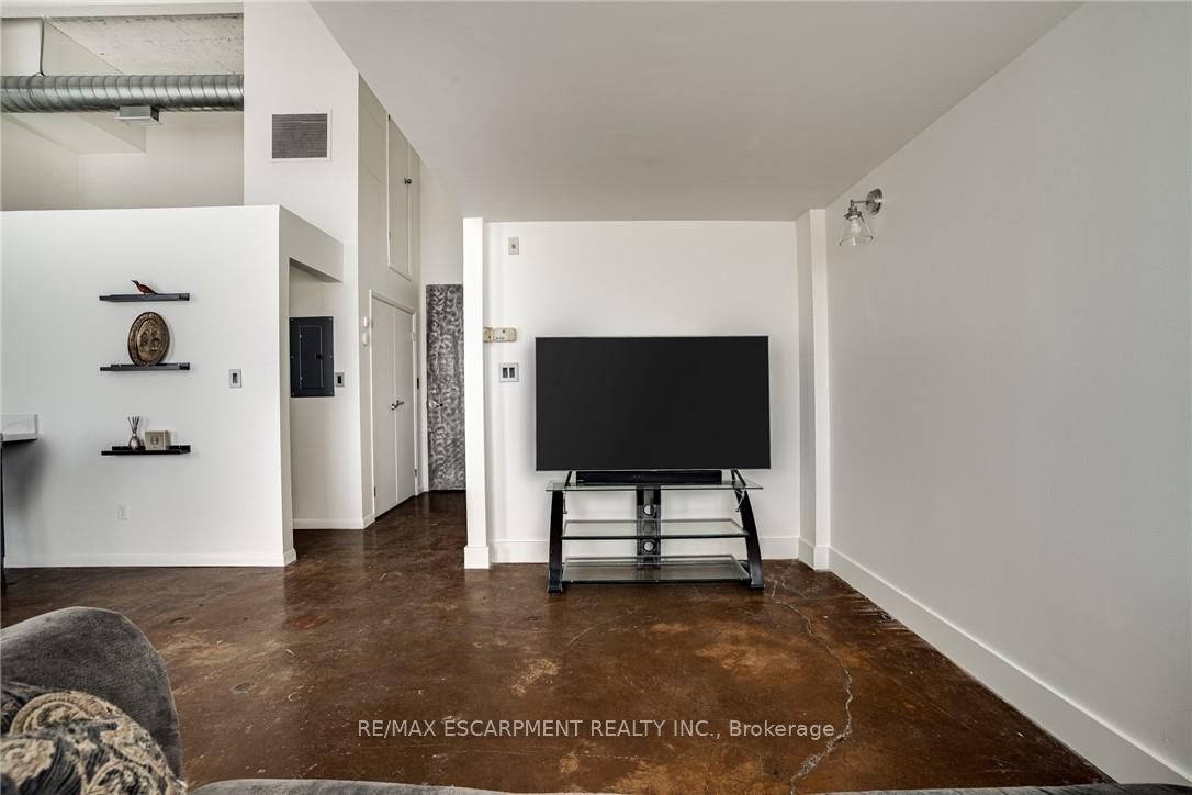 11 Rebecca Street 401 Property Photo 12