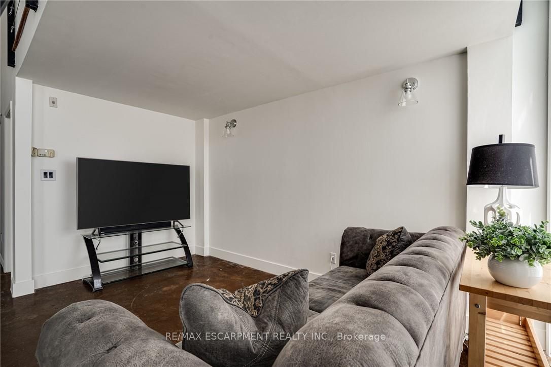11 Rebecca Street 401 Property Photo 14
