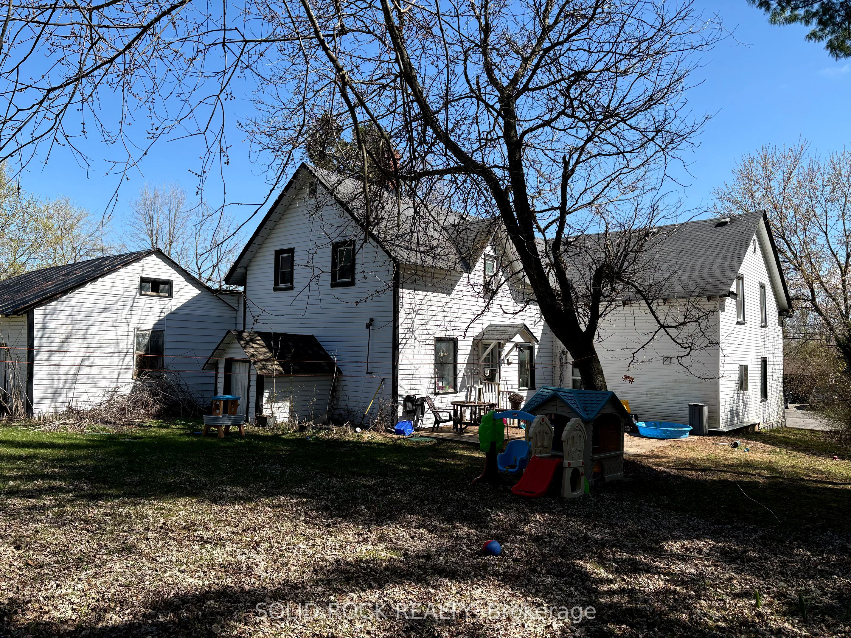 1368-1370 Meadow Drive Property Photo 3