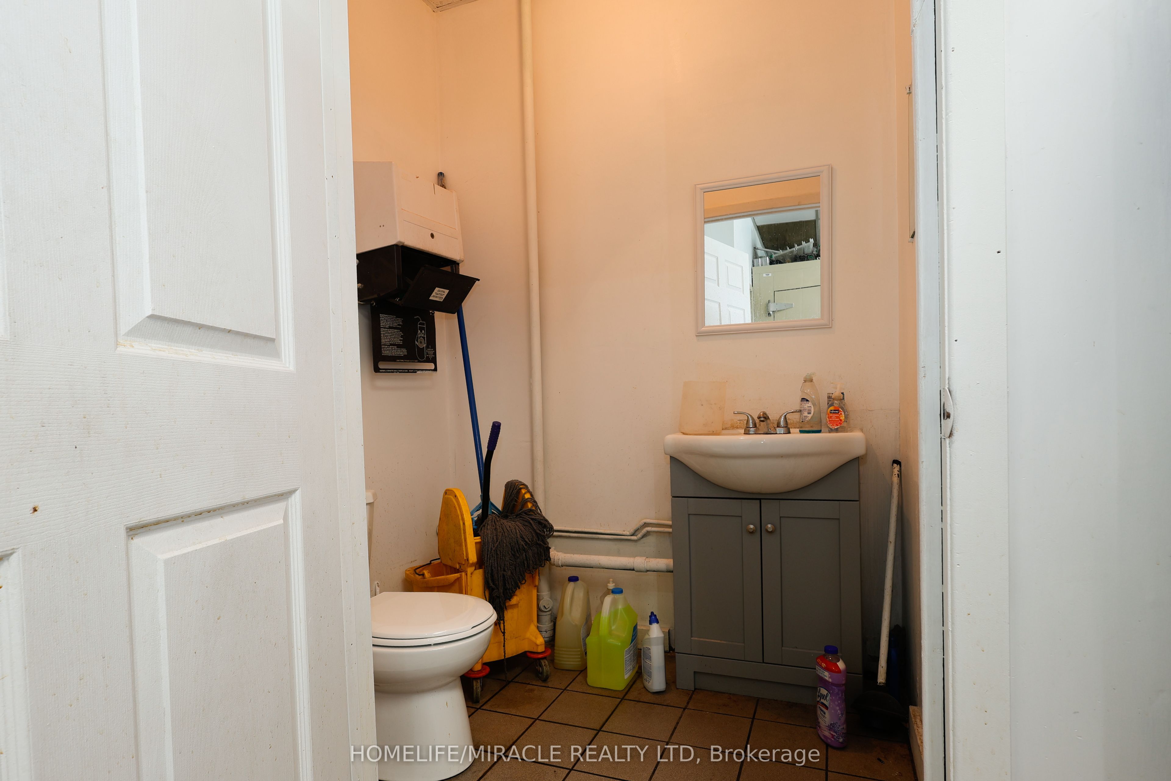 780 Dundas Street Property Photo 21
