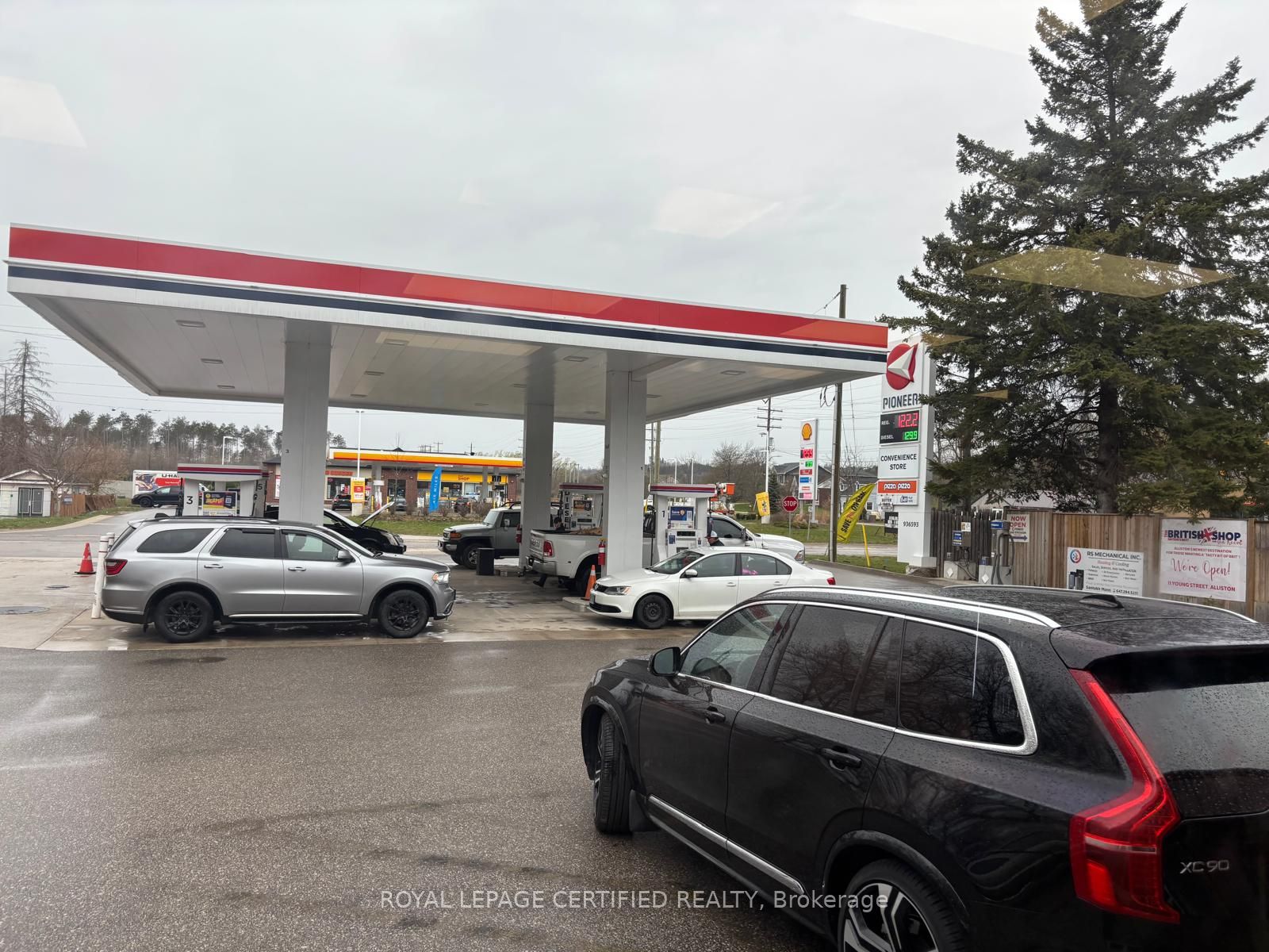 936593 Airport Road Property Photo 1