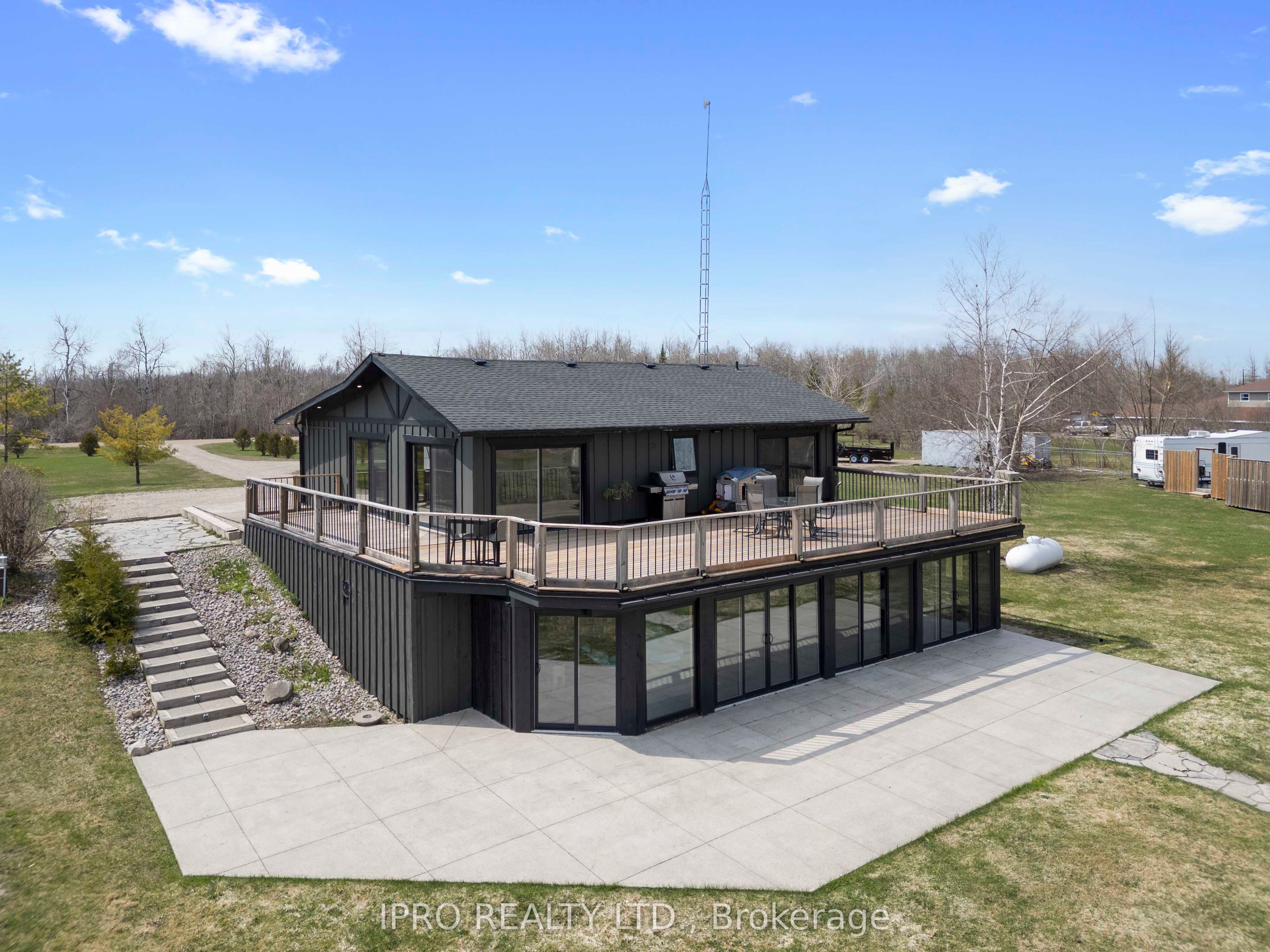 375721 6th Line Property Photo 1
