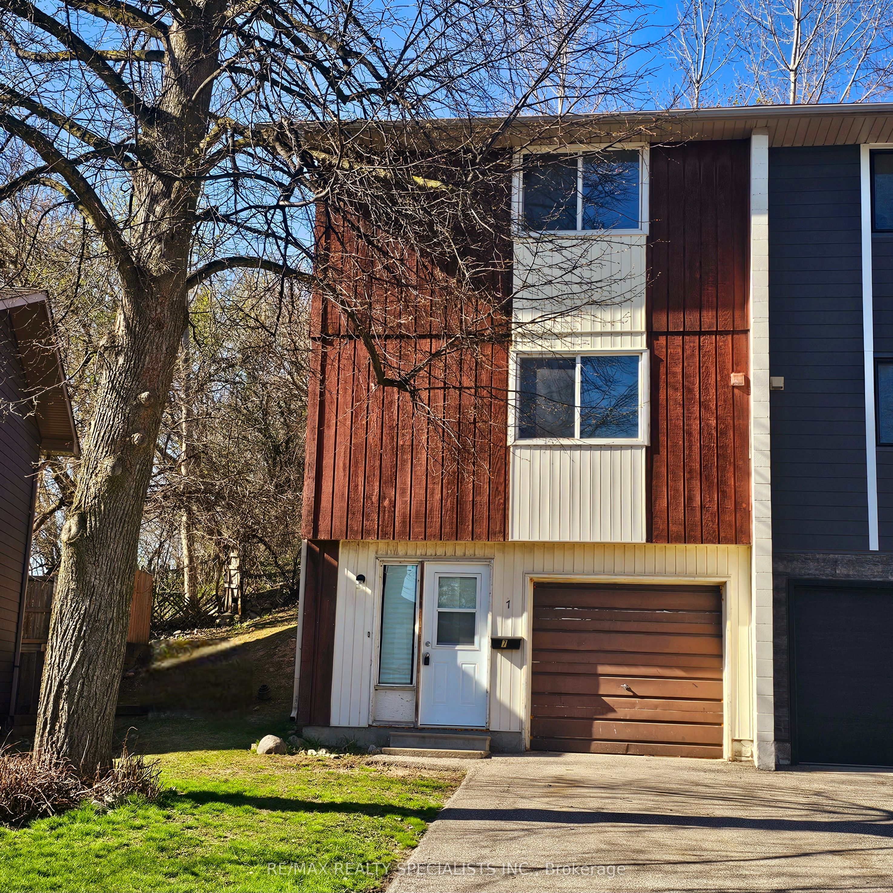 #7 - 135 Chalmers Street Property Photo 1