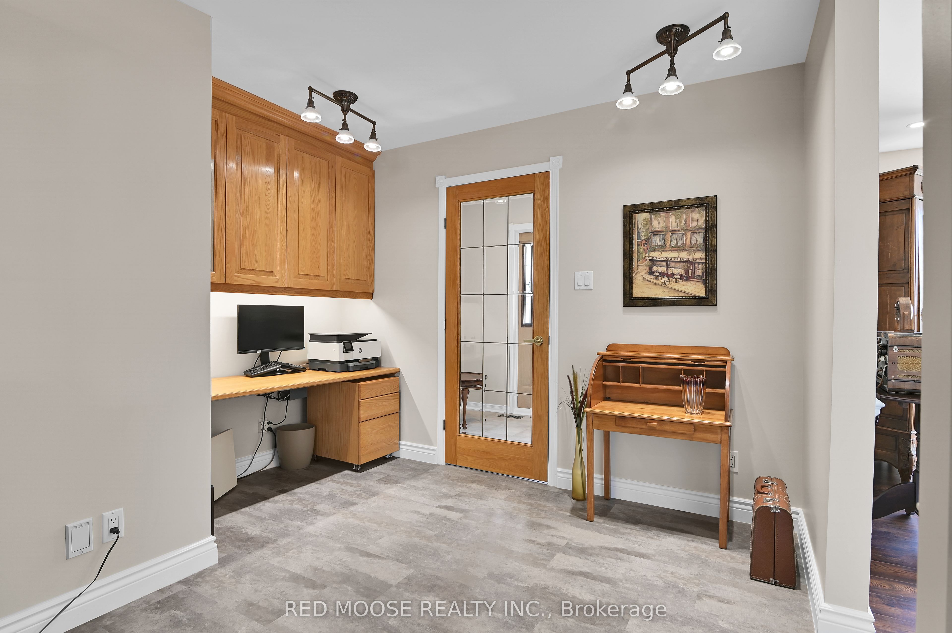 9859 Russell Road Property Photo 6