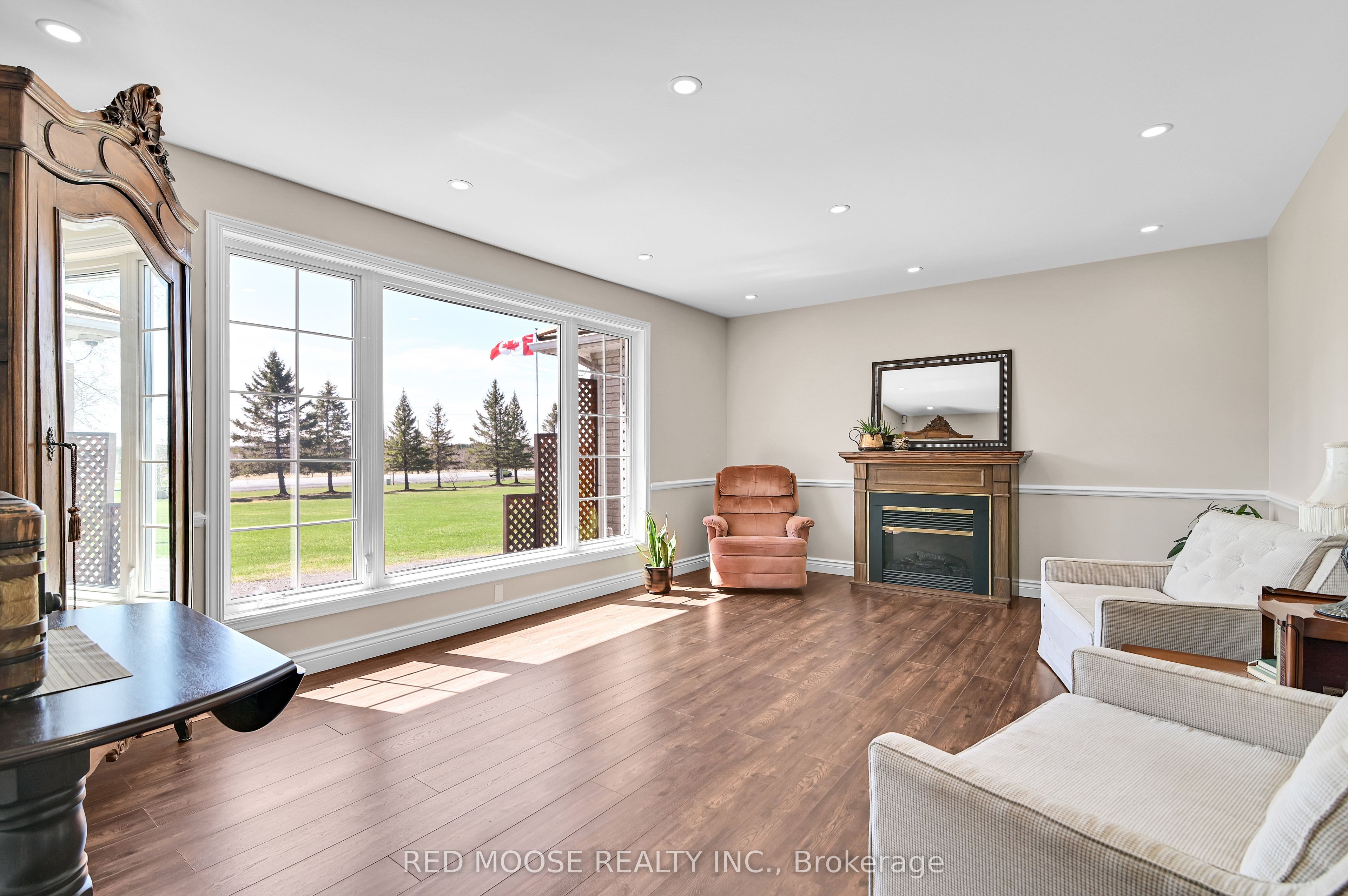 9859 Russell Road Property Photo 7