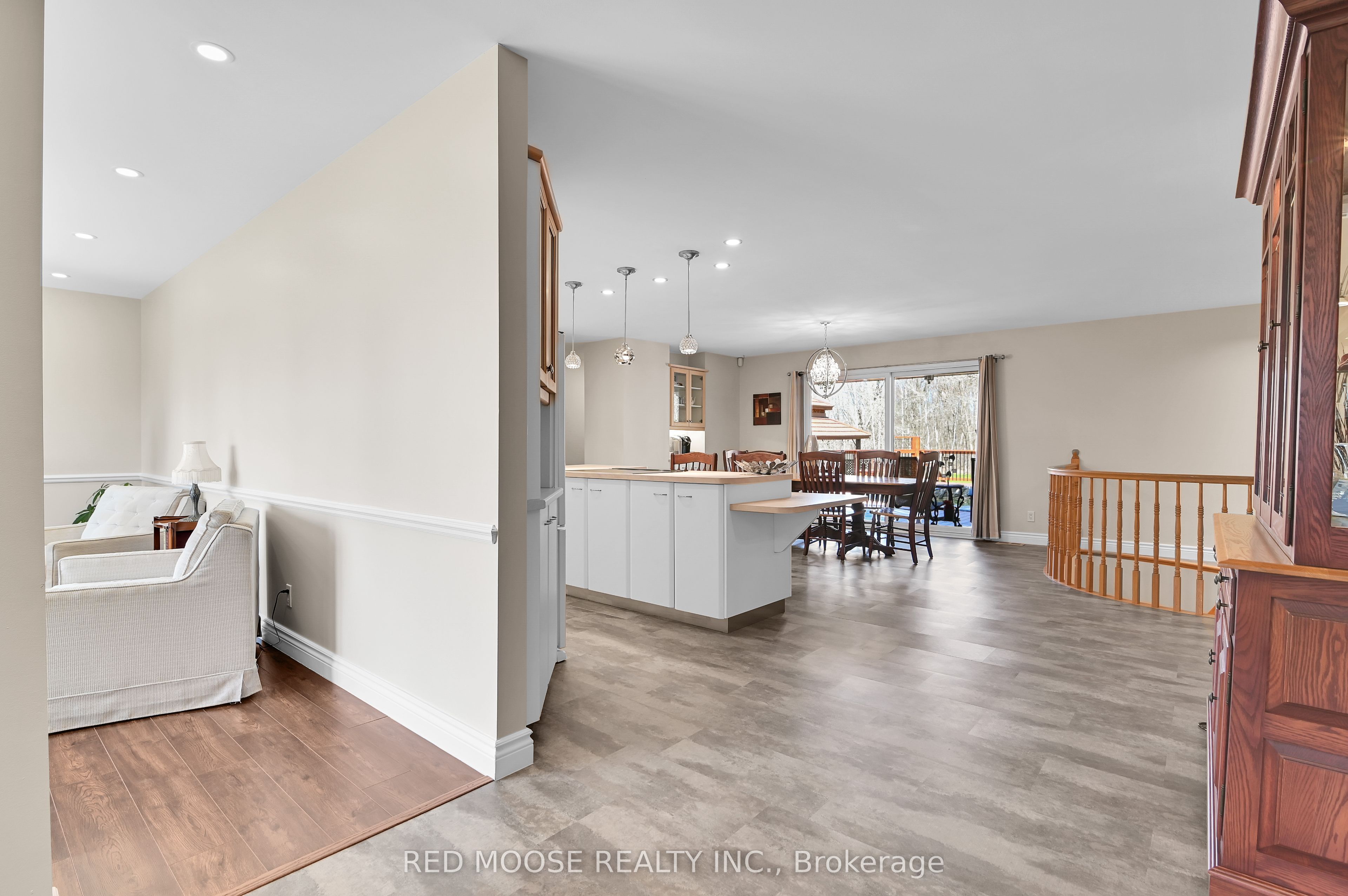 9859 Russell Road Property Photo 8