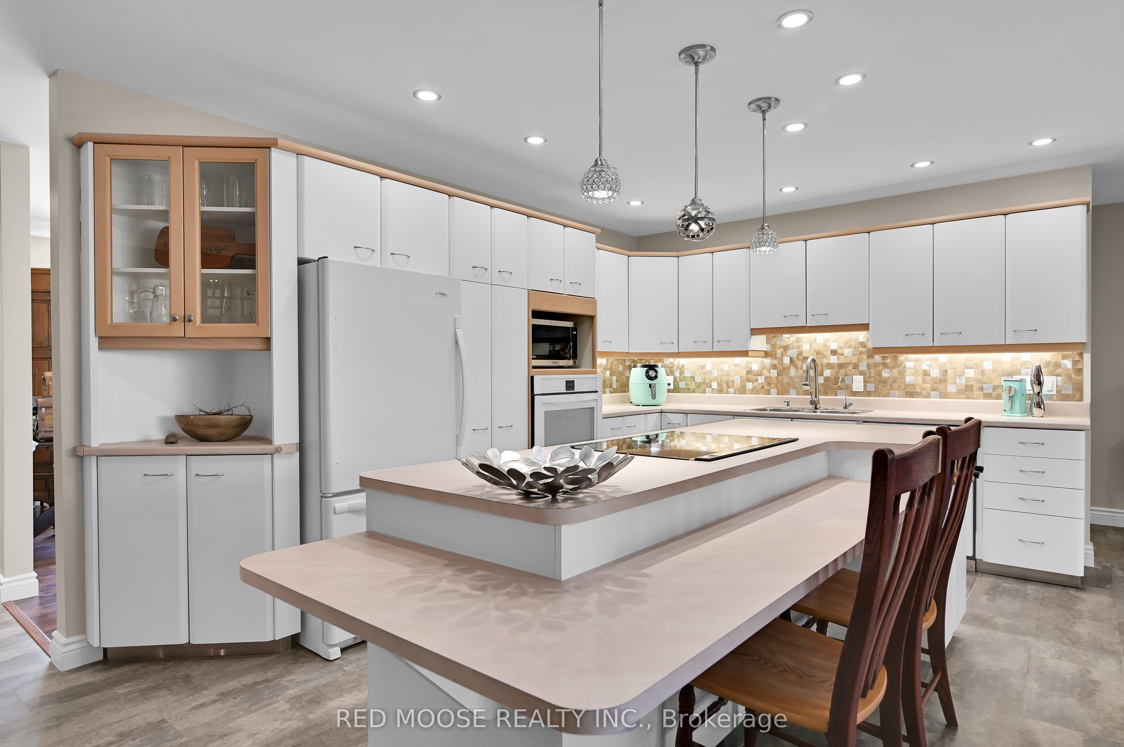 9859 Russell Road Property Photo 9