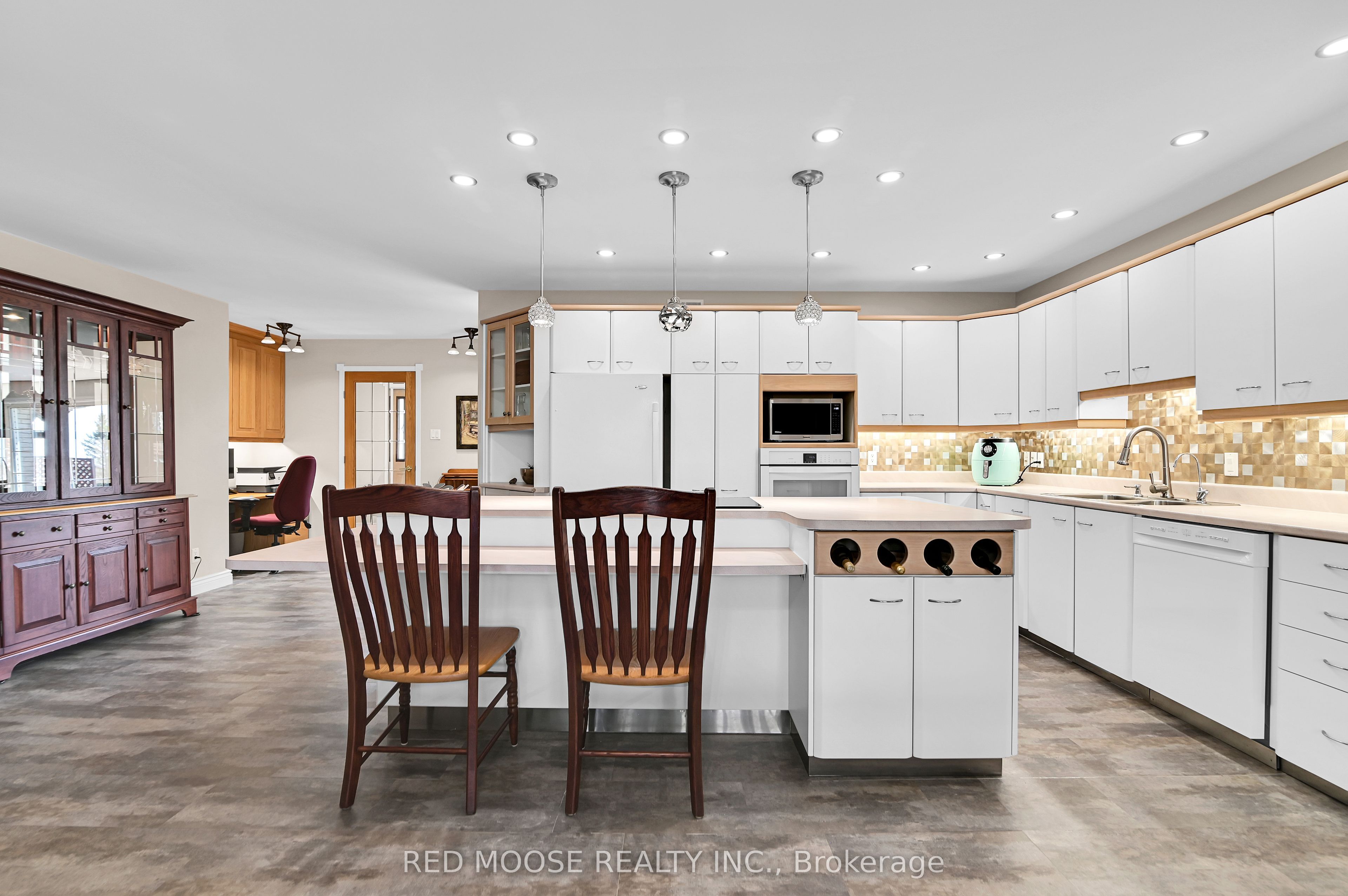 9859 Russell Road Property Photo 10