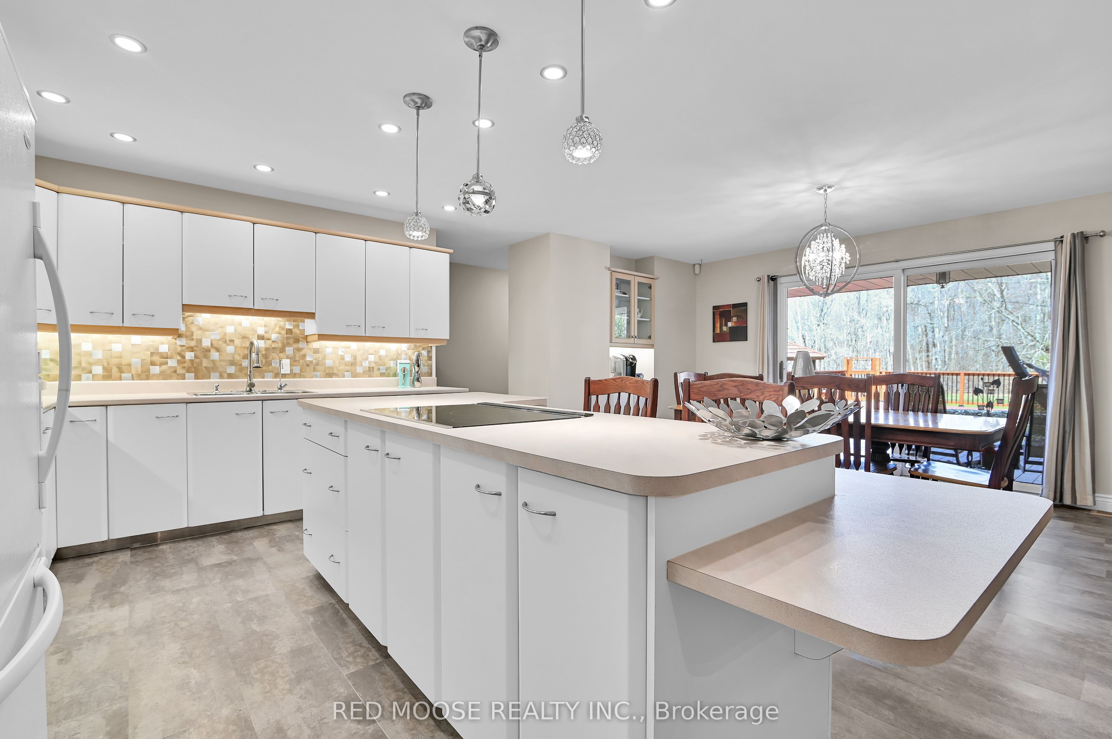 9859 Russell Road Property Photo 11