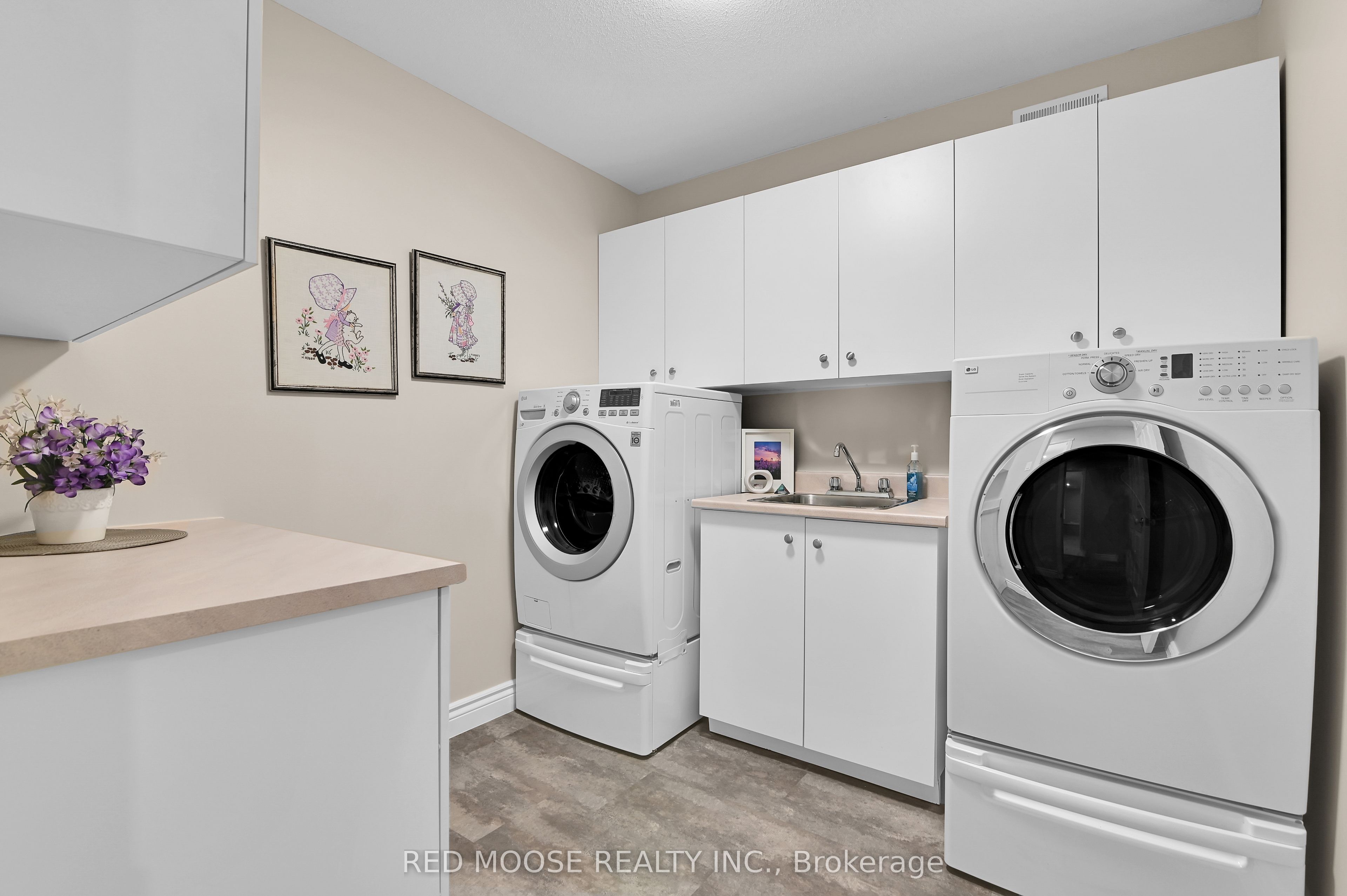 9859 Russell Road Property Photo 14