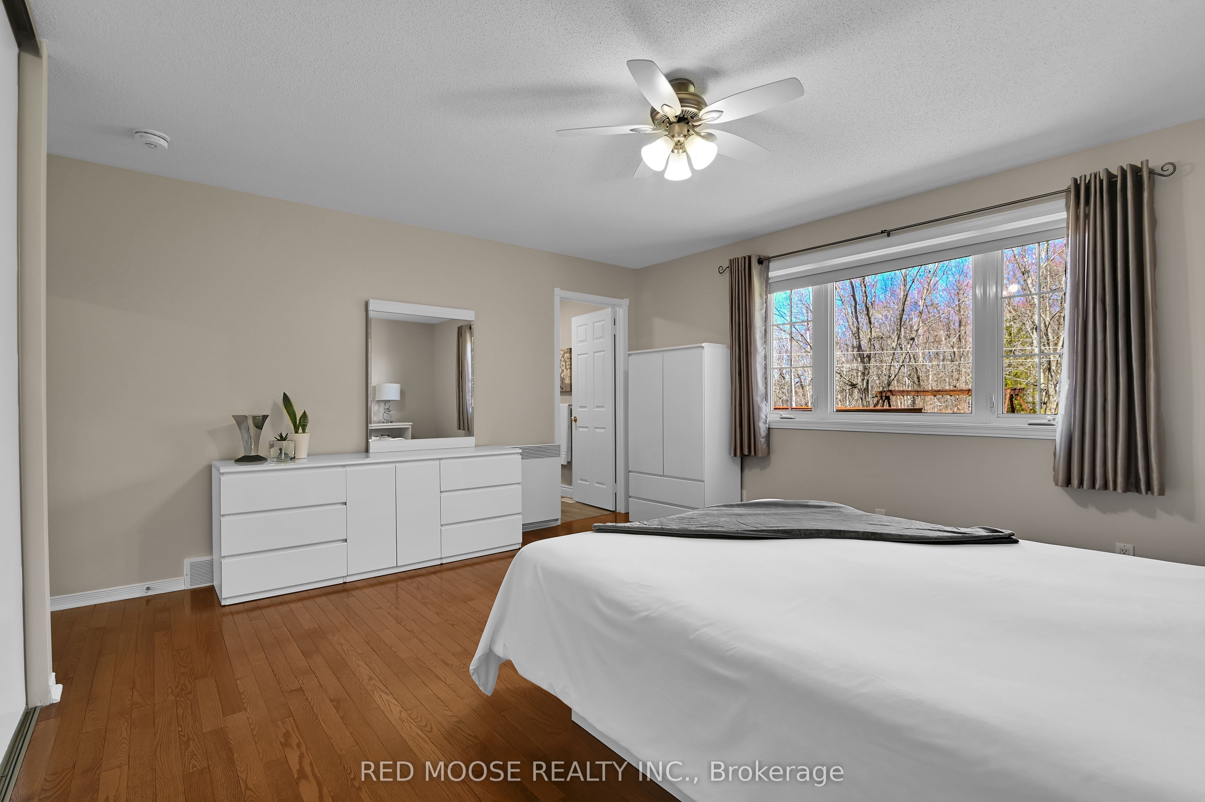 9859 Russell Road Property Photo 16