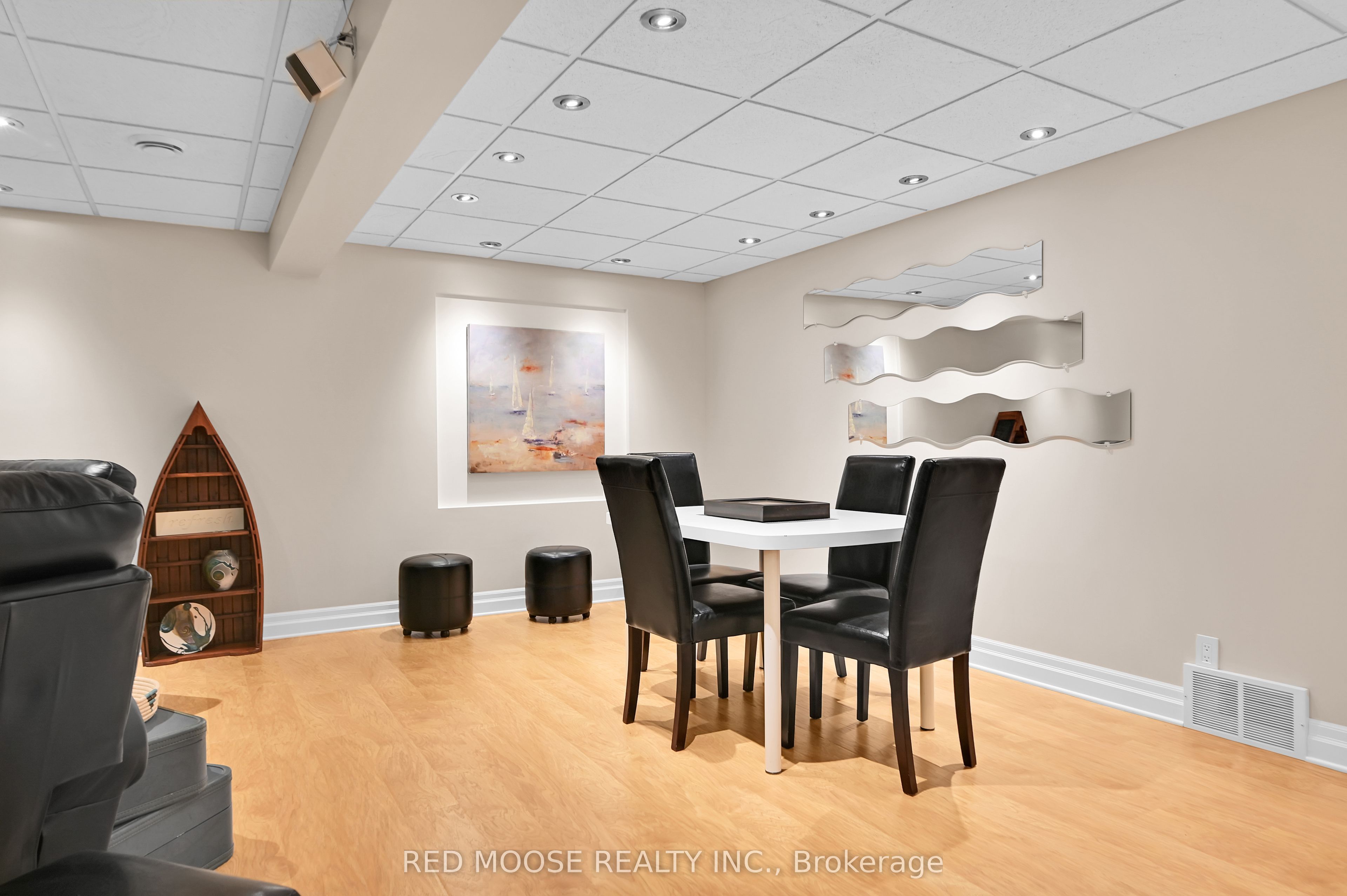 9859 Russell Road Property Photo 27