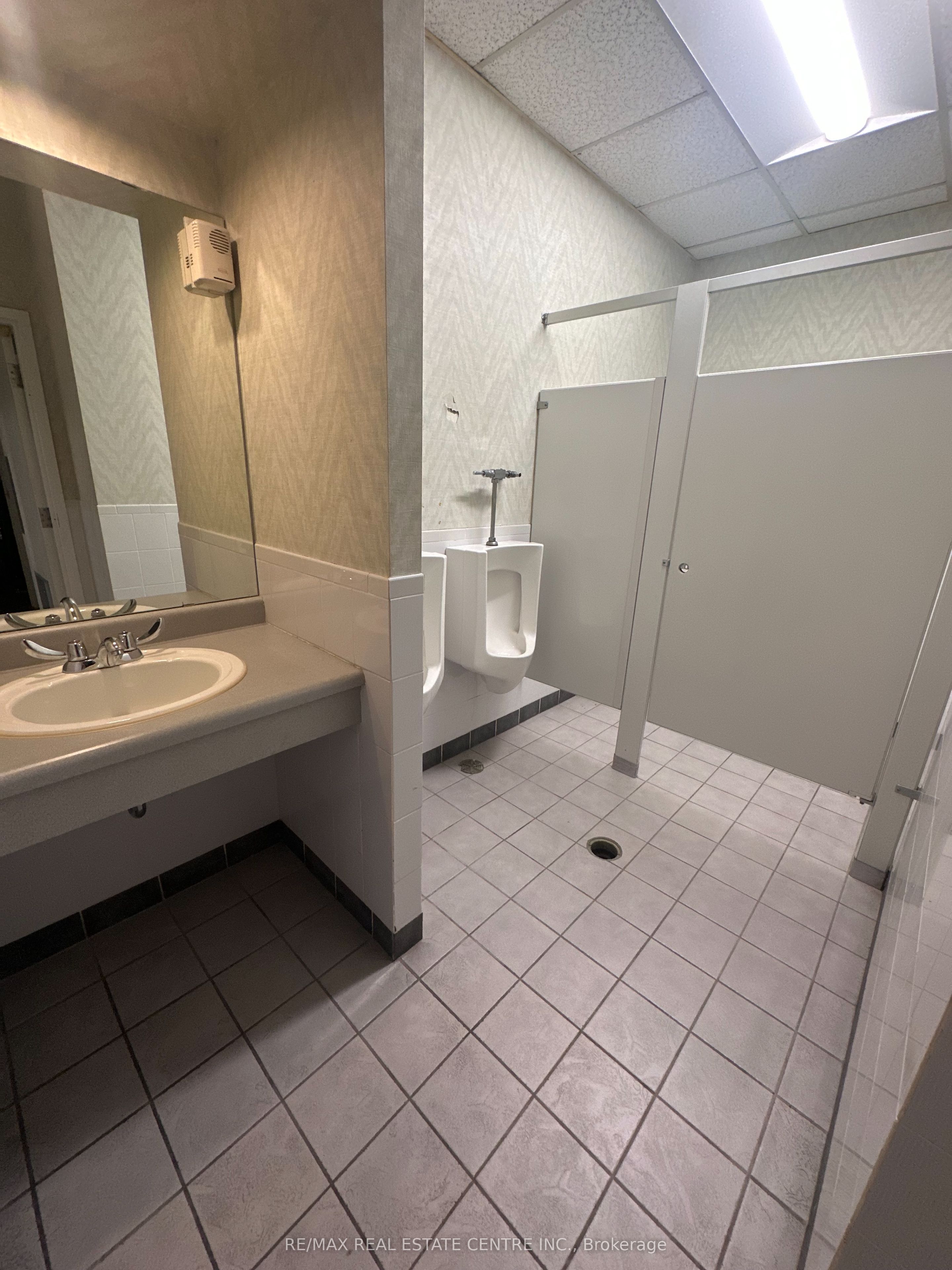 379 Dundas St Property Photo 13