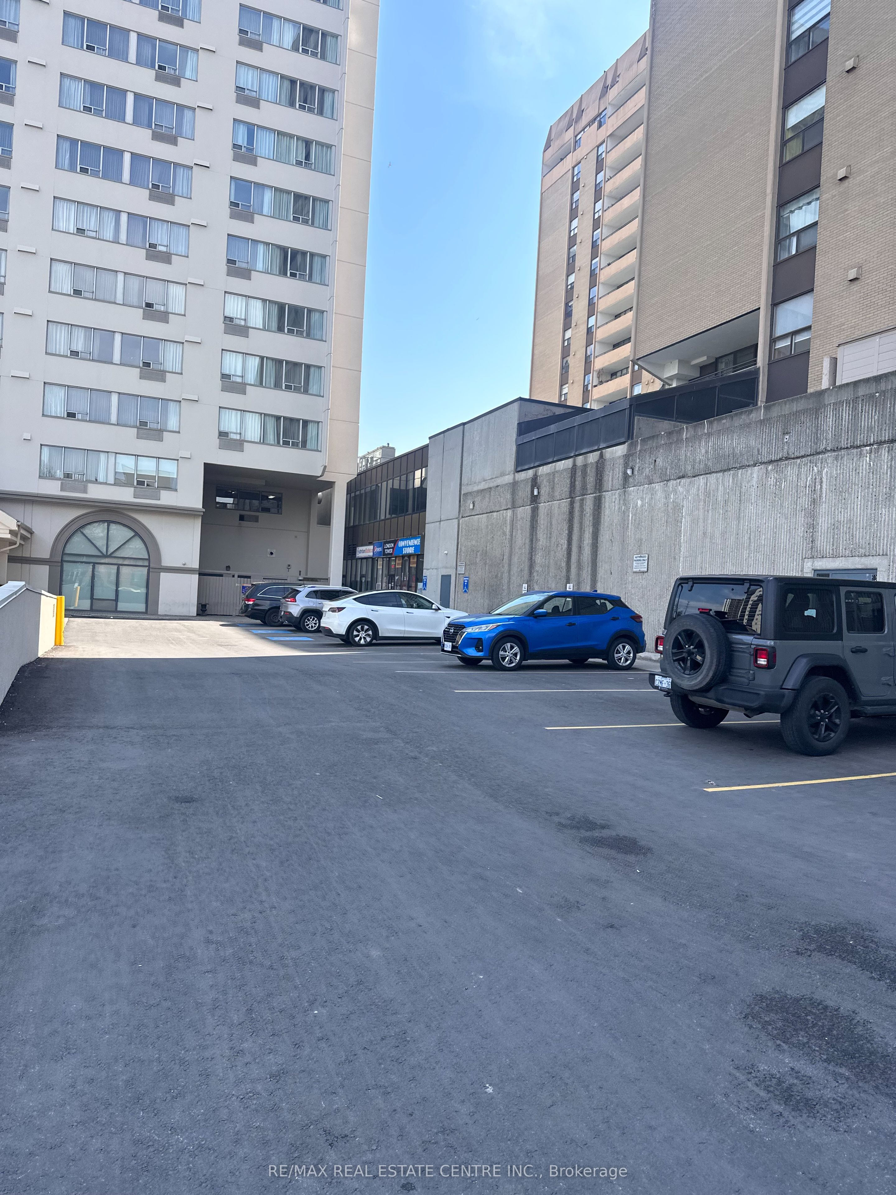 379 Dundas St Property Photo 19