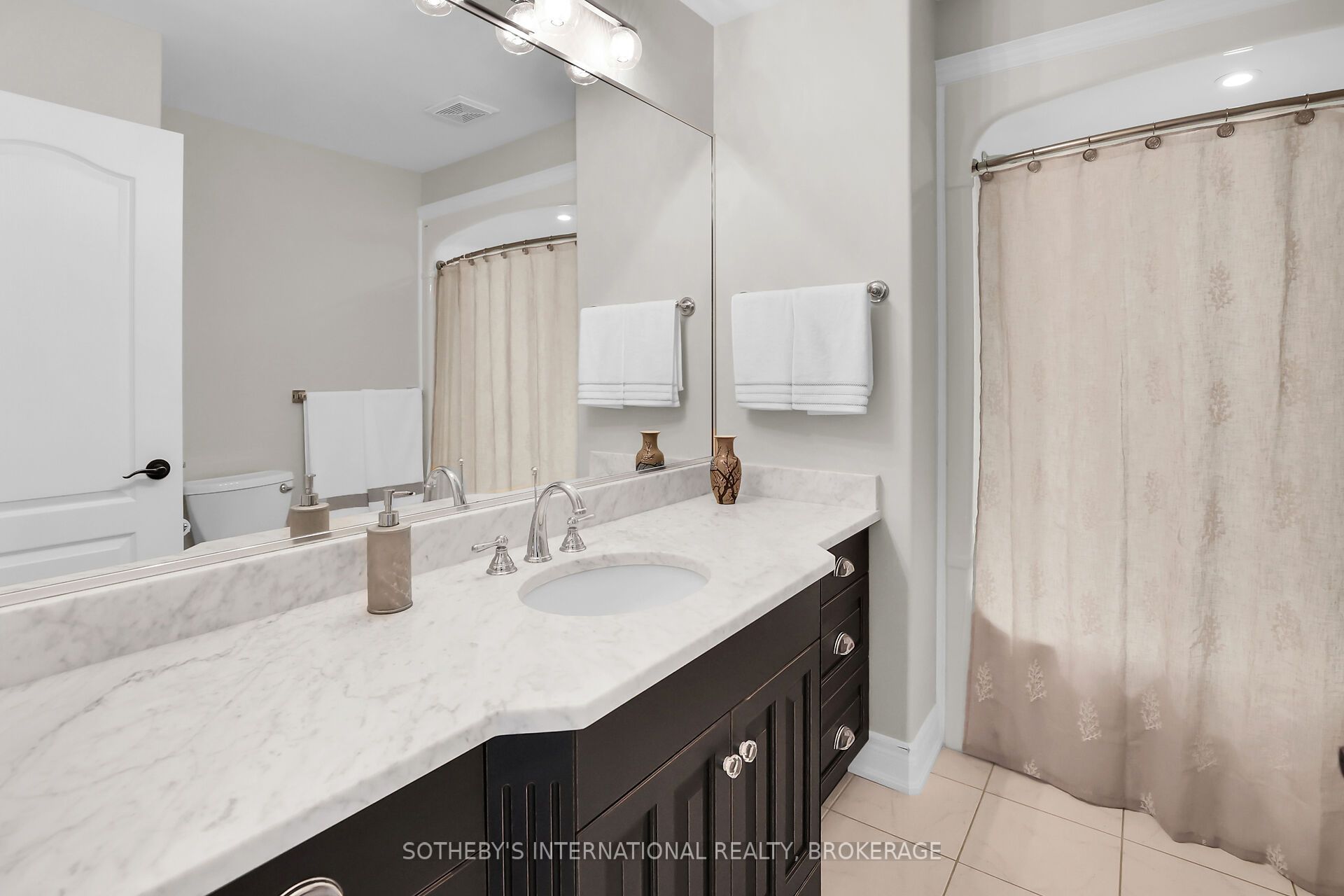 #4 - 175 Queen Street Property Photo 23