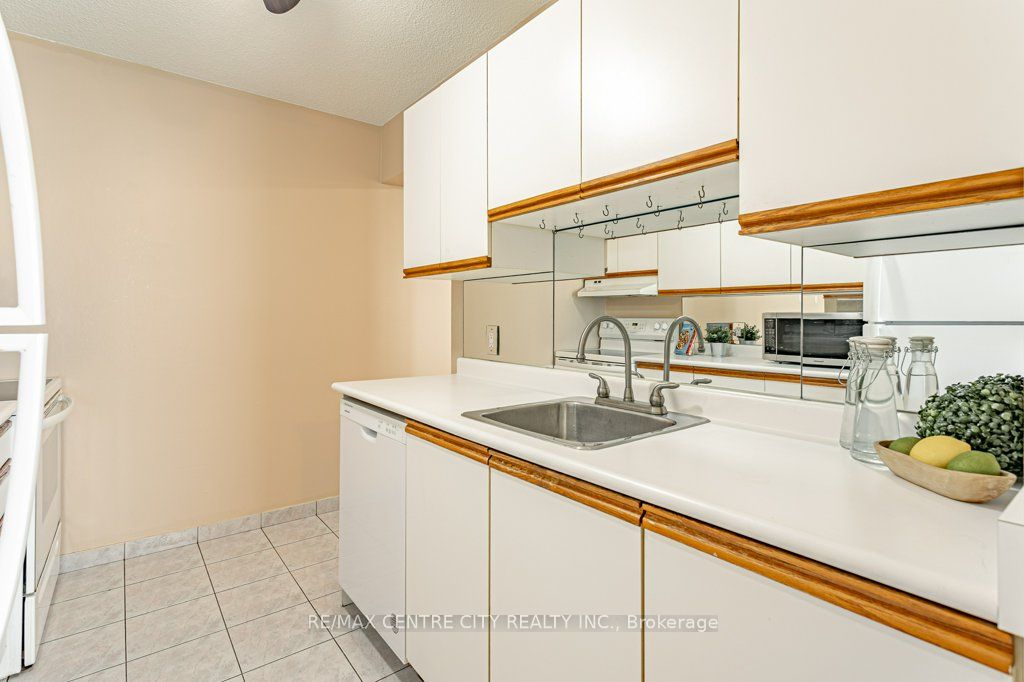 1103 Jalna Boulevard 110 Property Photo 10