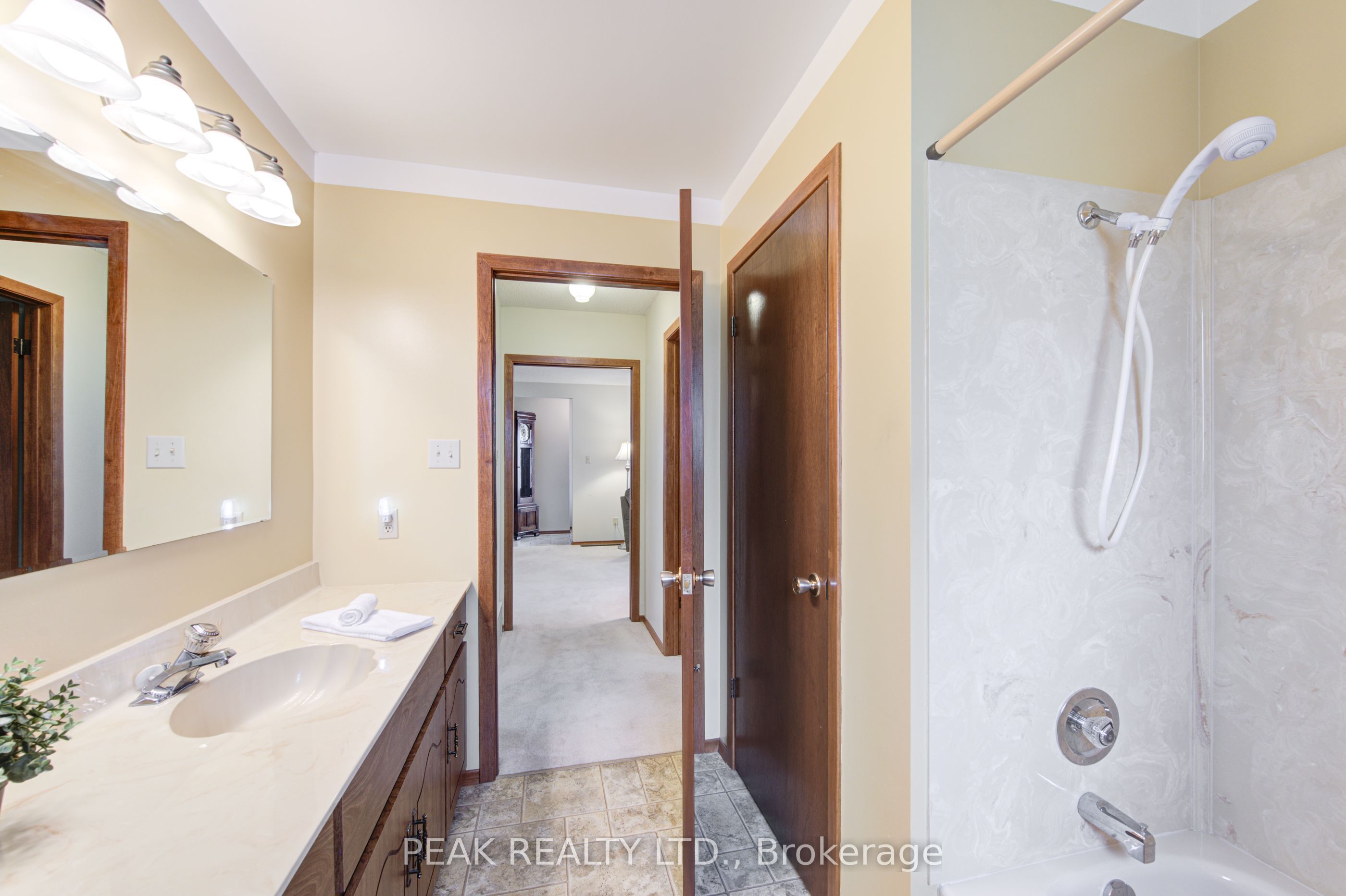 160 Scott Court Property Photo 25