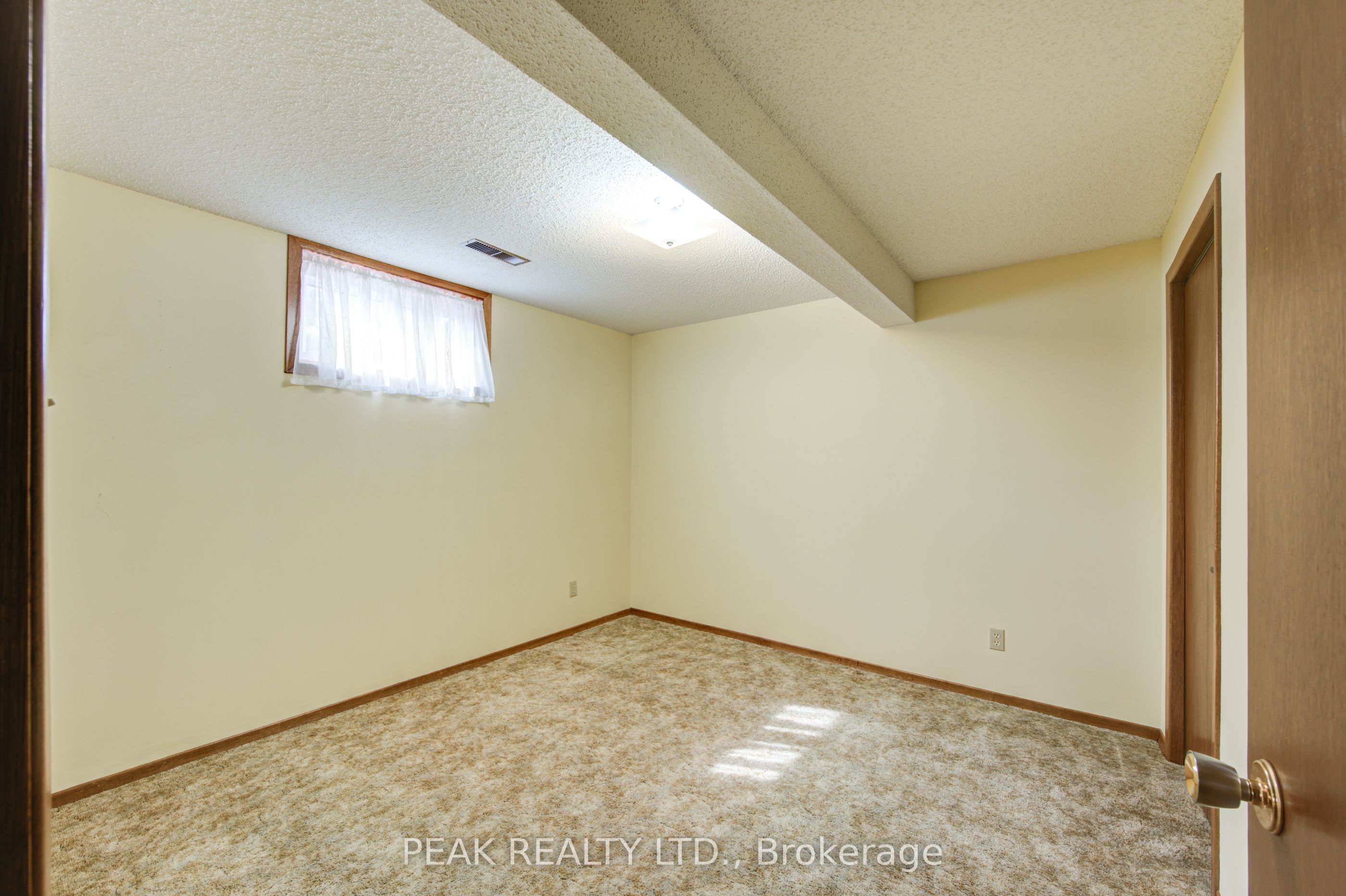 160 Scott Court Property Photo 33