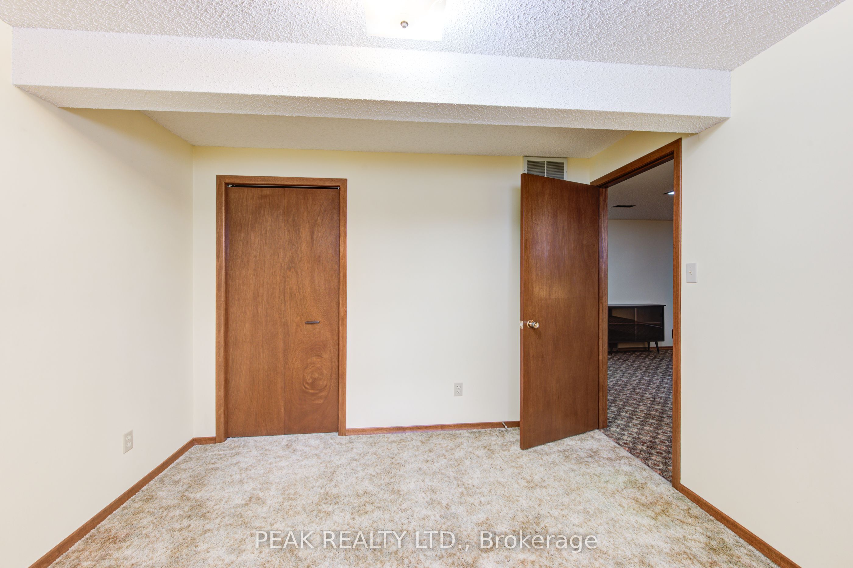 160 Scott Court Property Photo 34