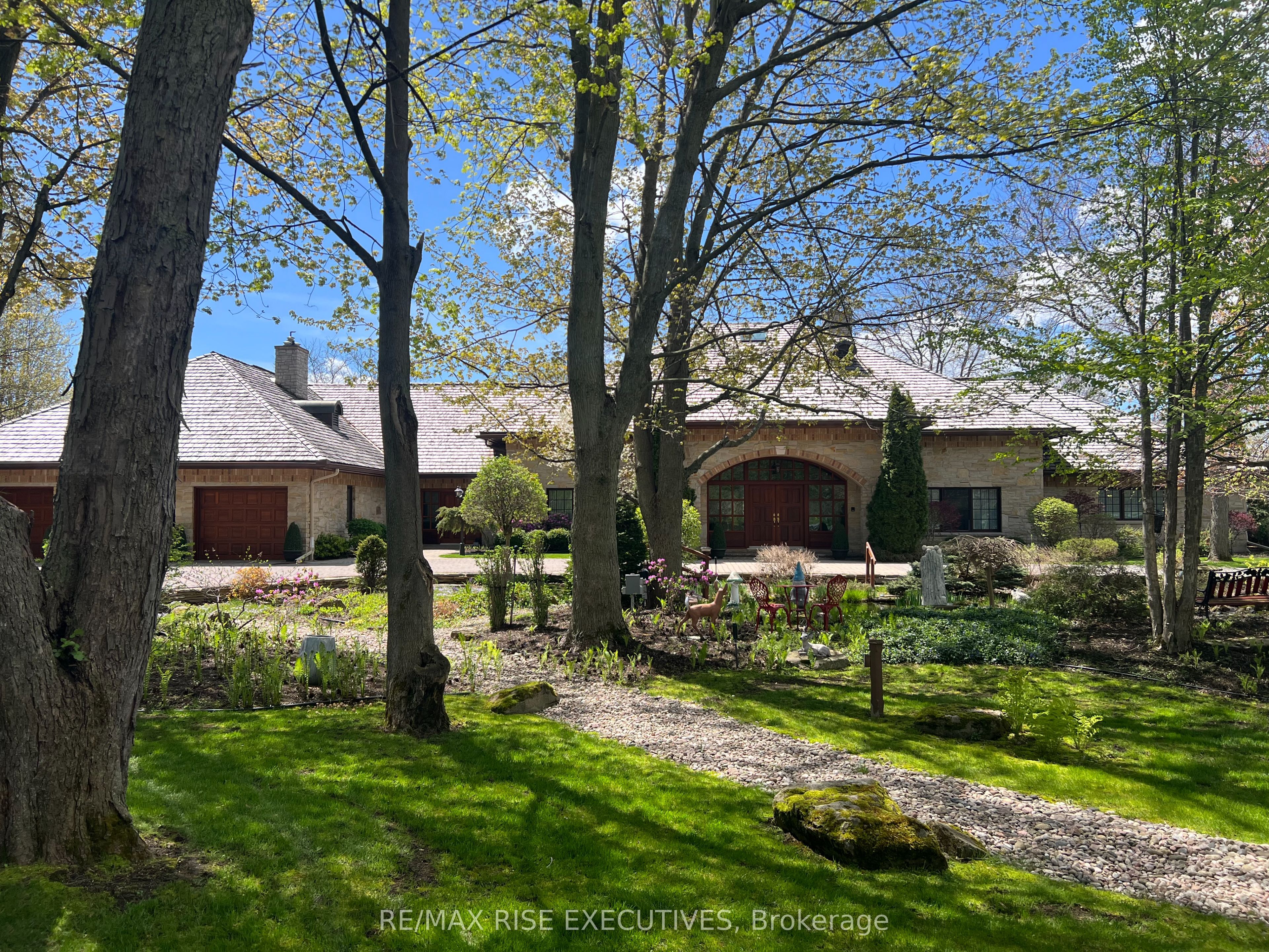 16024 Lakeside Drive Property Photo