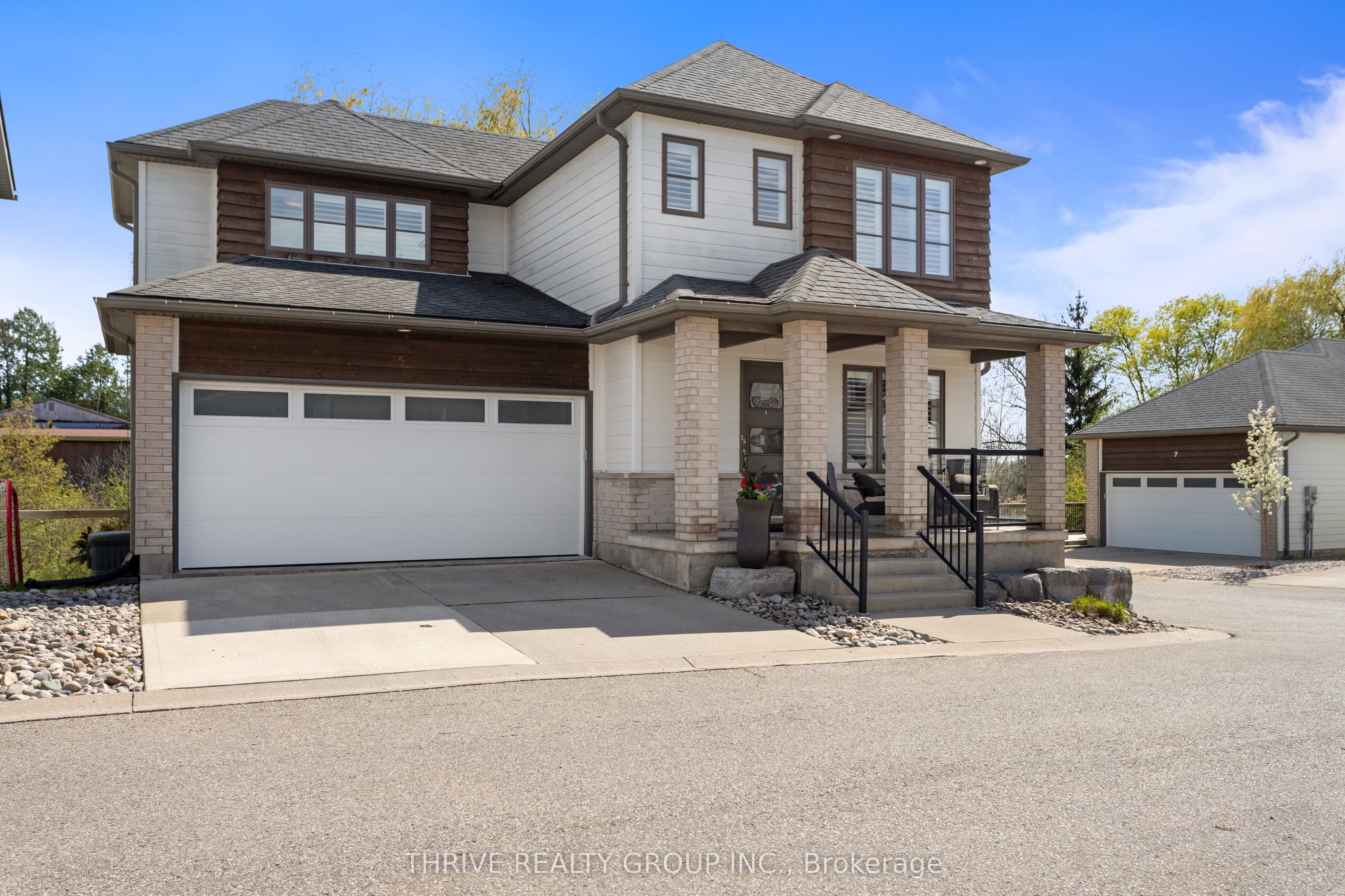 #5 - 727 Apricot Drive Property Photo 1